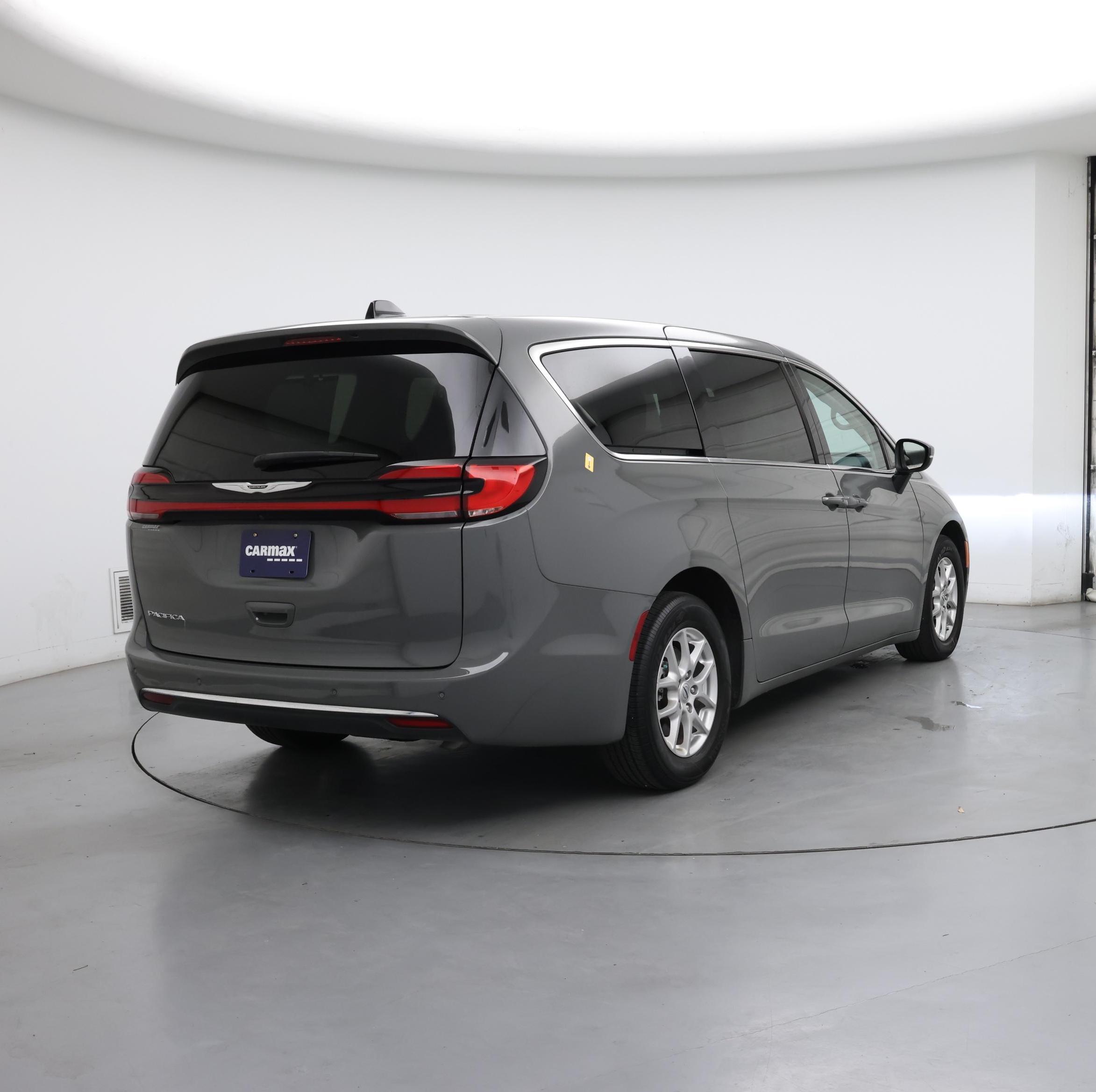 Thumbnail: 2023 Chrysler Pacifica - 8