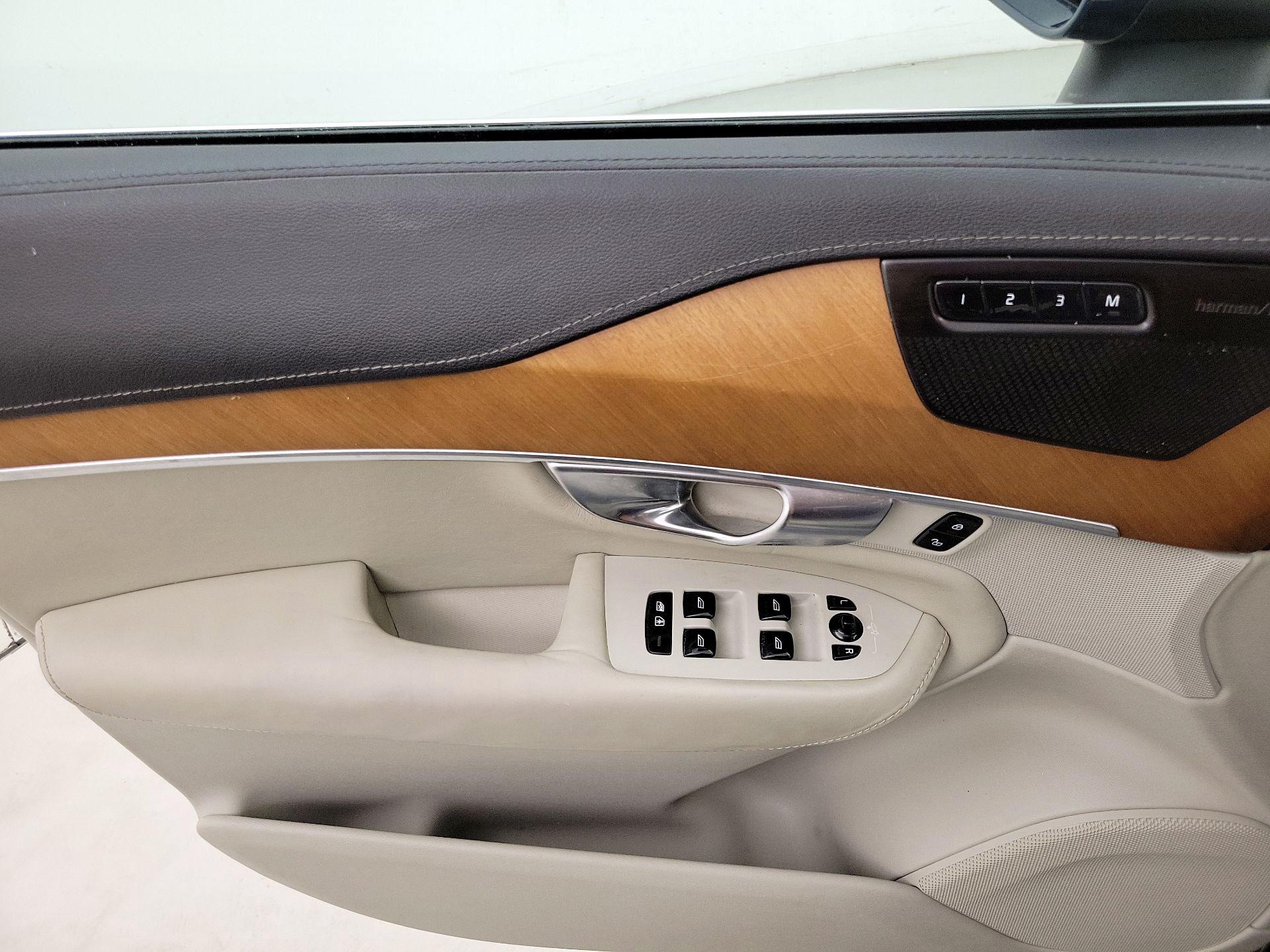 Thumbnail: 2019 Volvo XC90 - 12