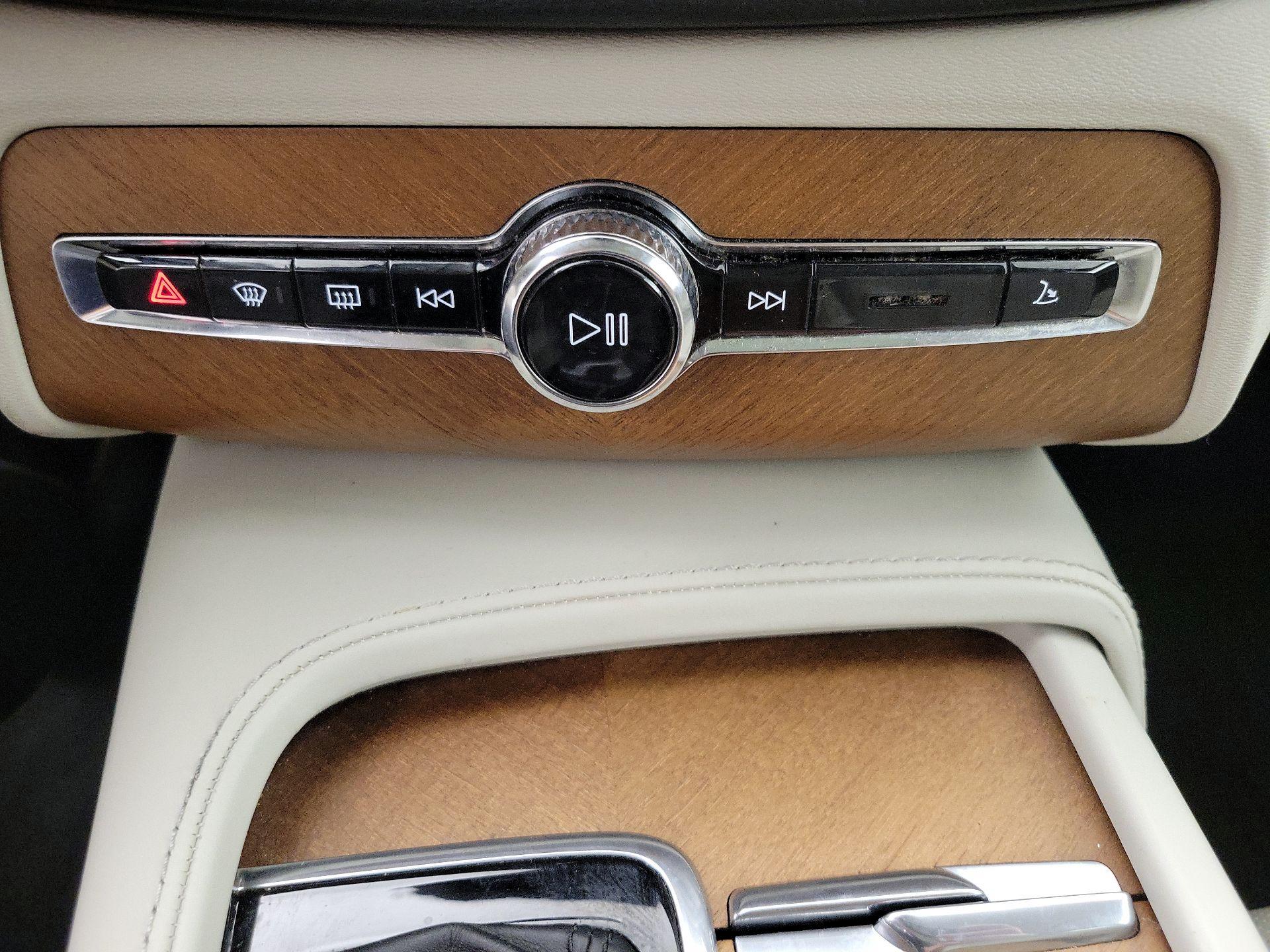 Thumbnail: 2019 Volvo XC90 - 17