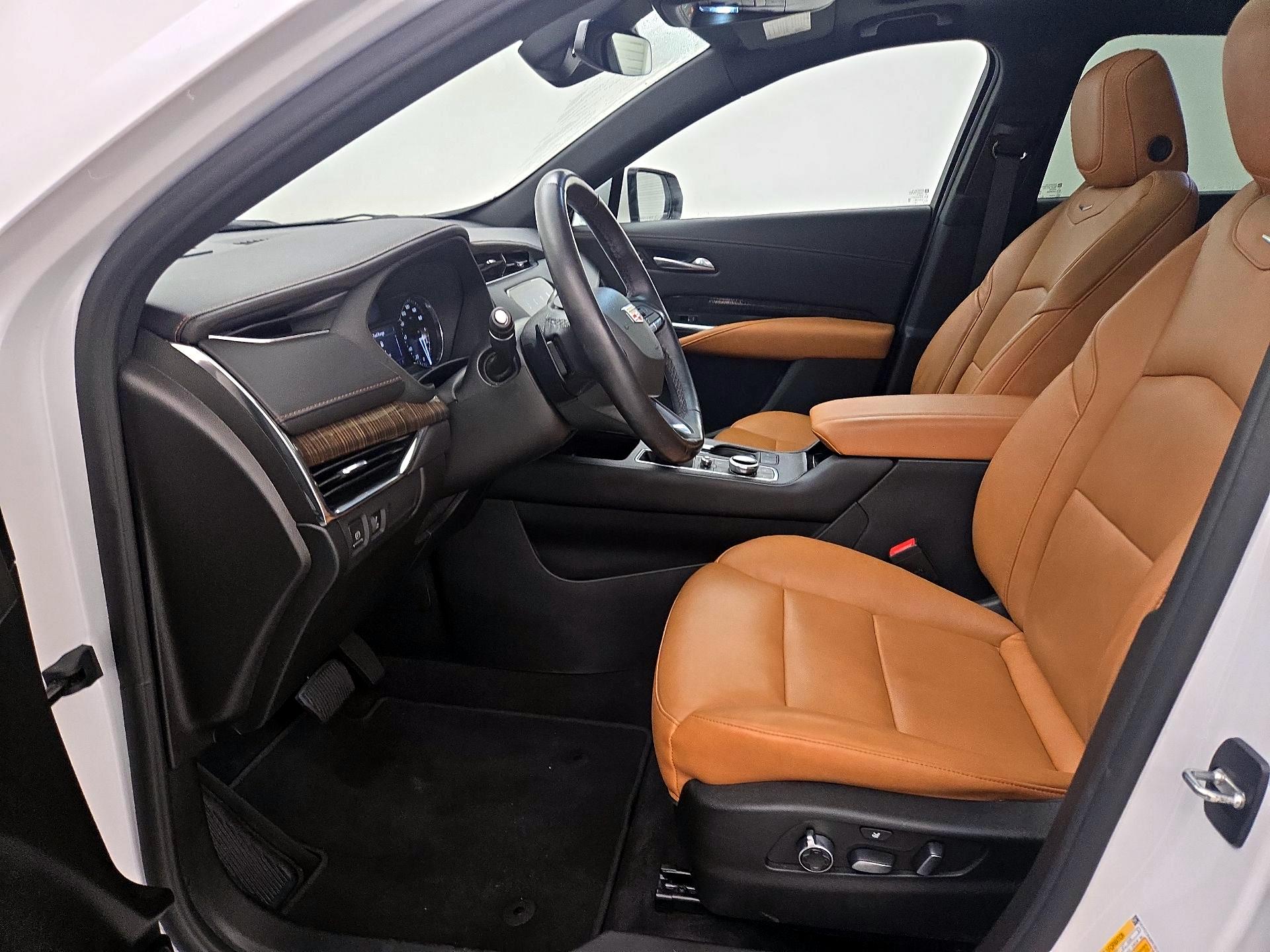 Thumbnail: 2023 Cadillac XT4 - 11