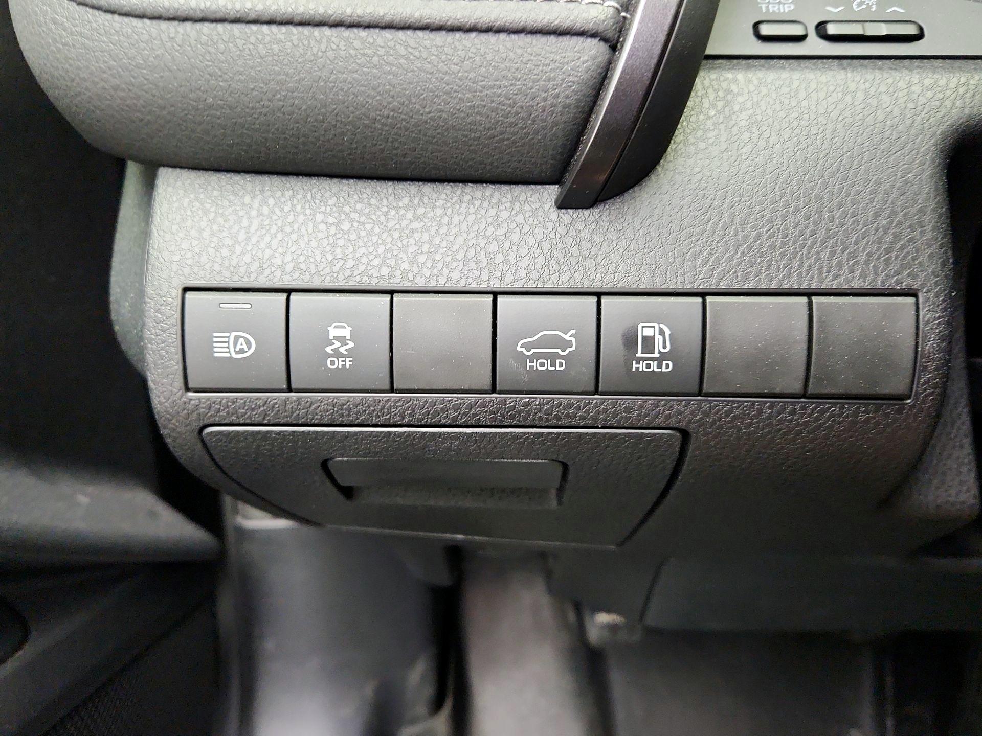 Thumbnail: 2019 Toyota Camry - 13