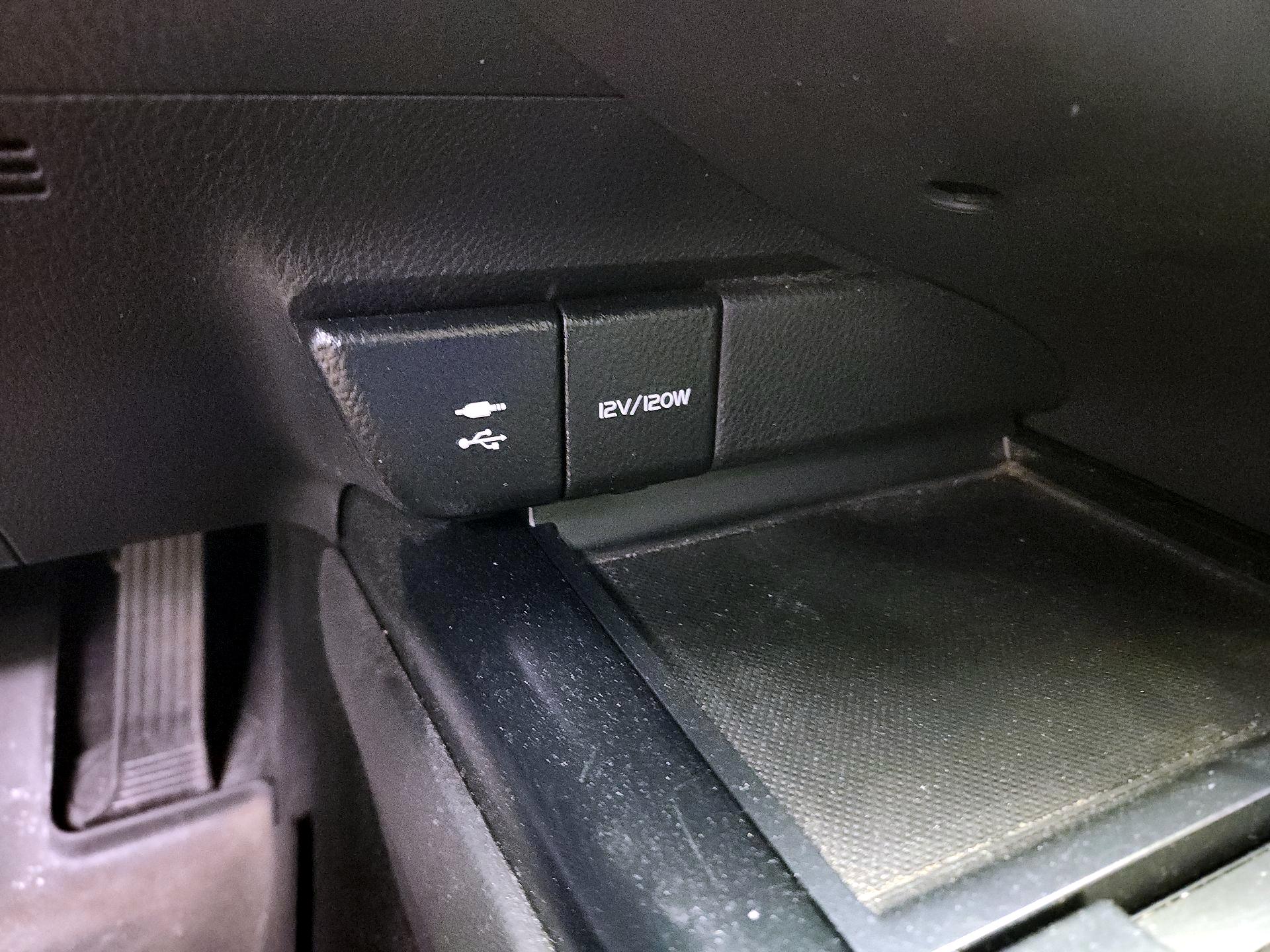 Thumbnail: 2019 Toyota Camry - 18