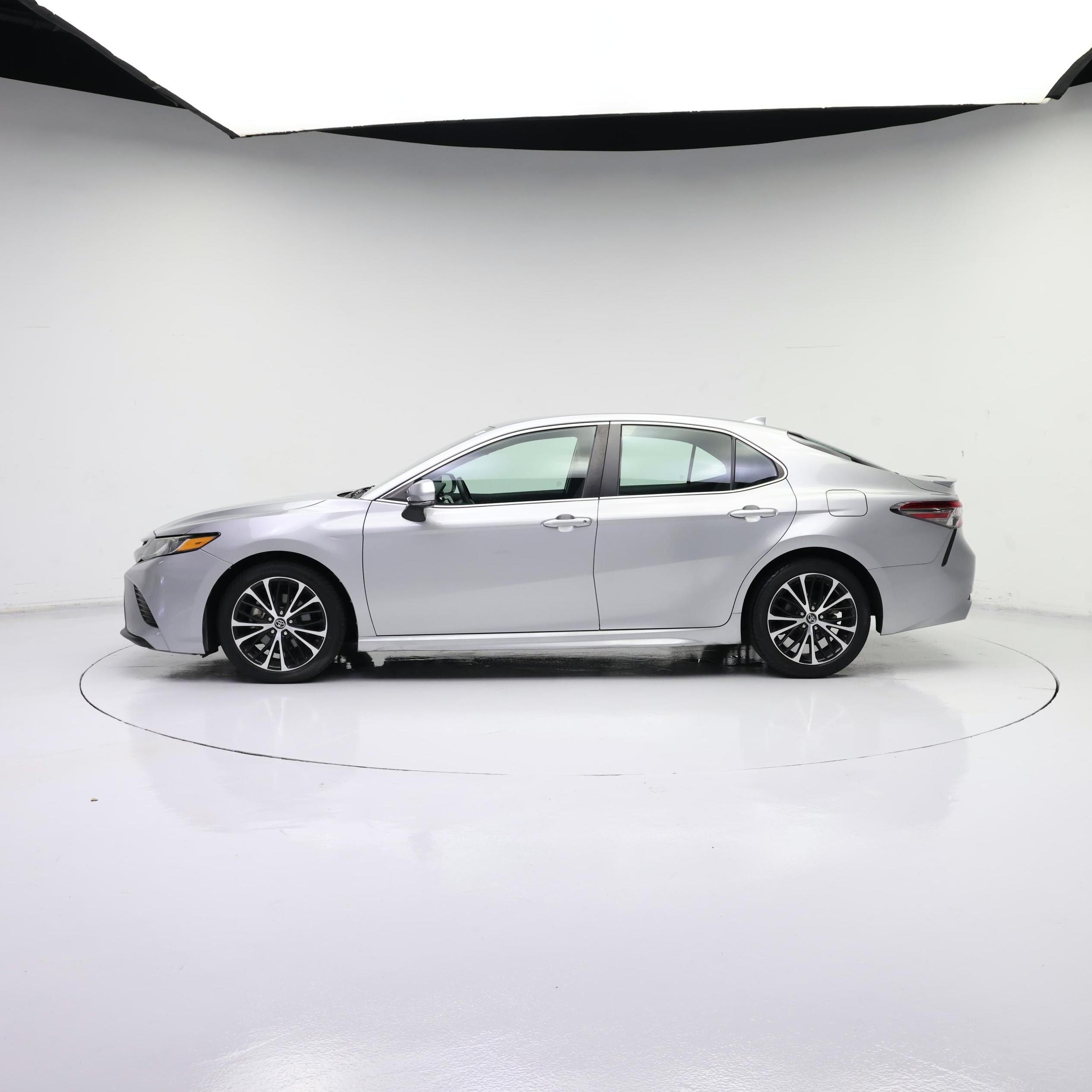 Thumbnail: 2019 Toyota Camry - 3