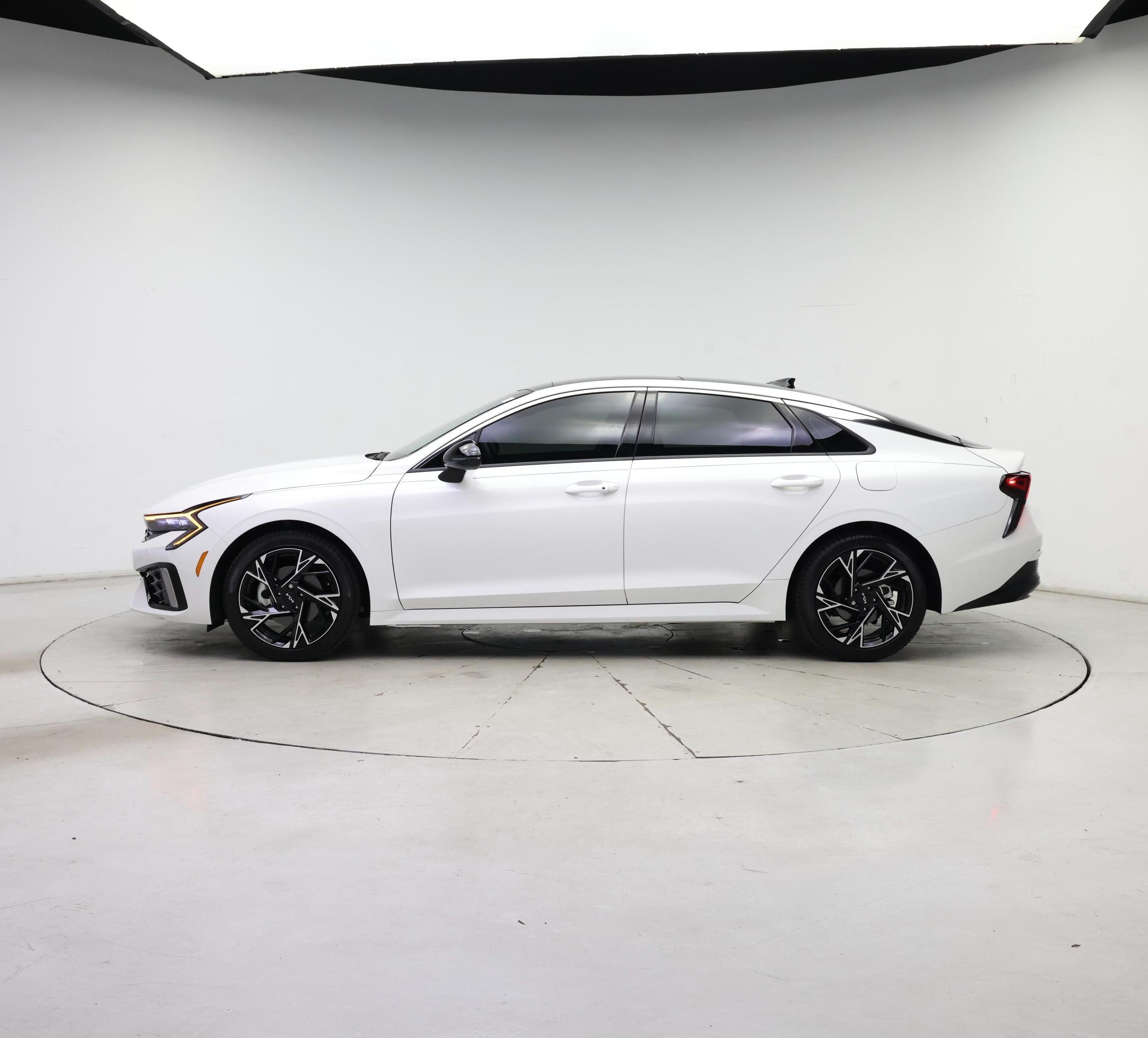 Thumbnail: 2025 Kia K5 - 3