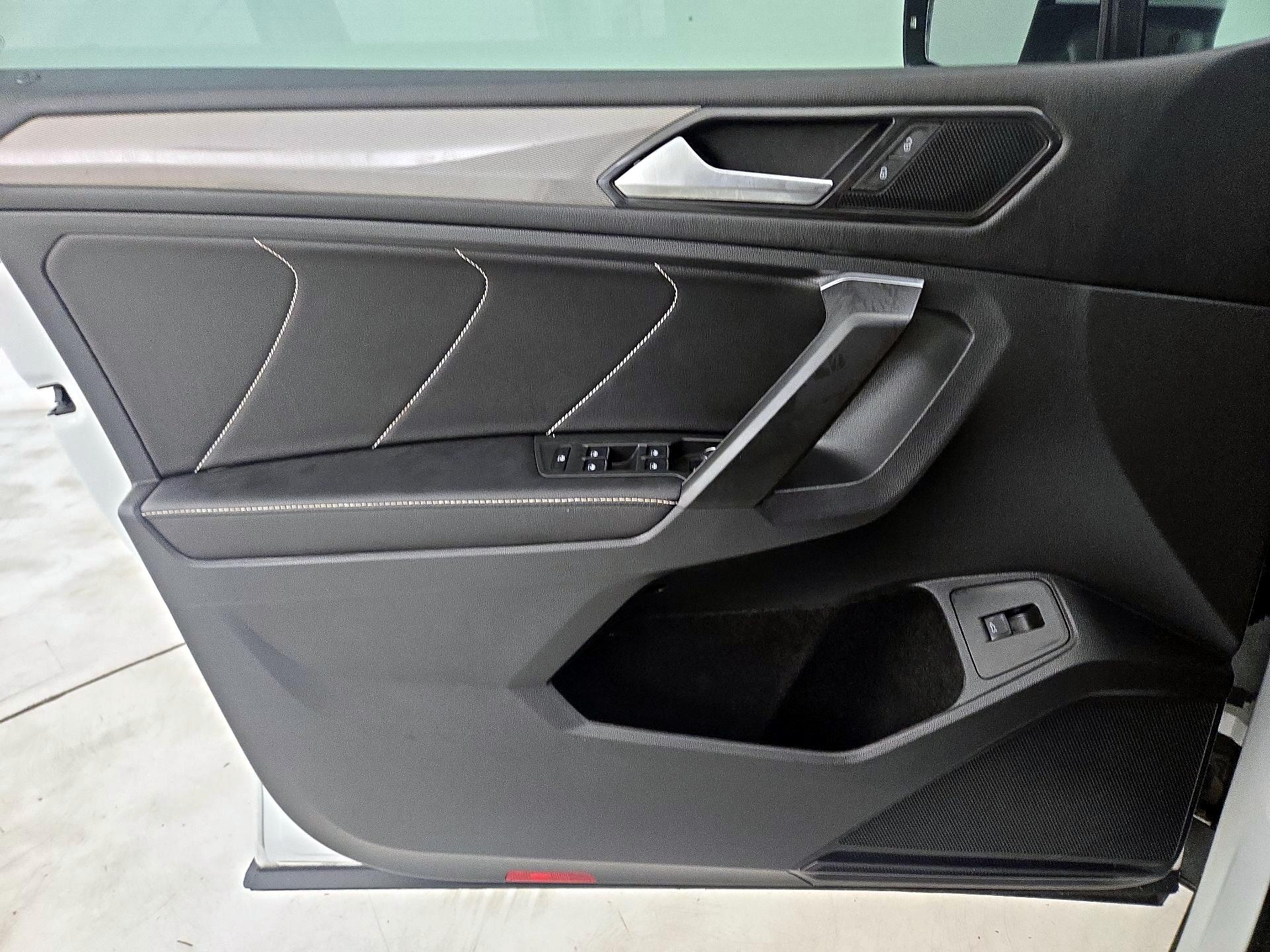 Thumbnail: 2022 Volkswagen Tiguan - 12