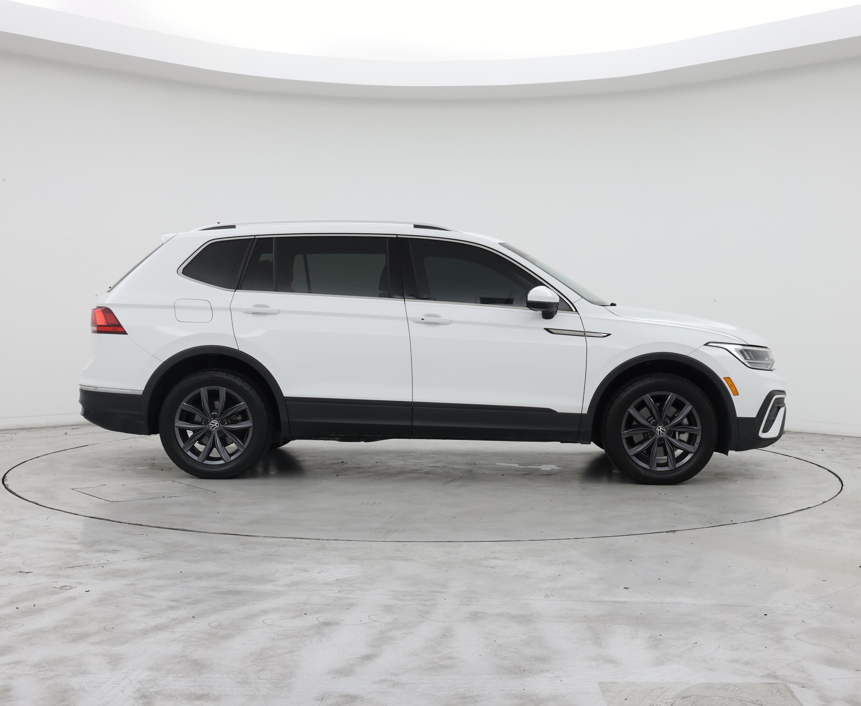 Thumbnail: 2022 Volkswagen Tiguan - 7