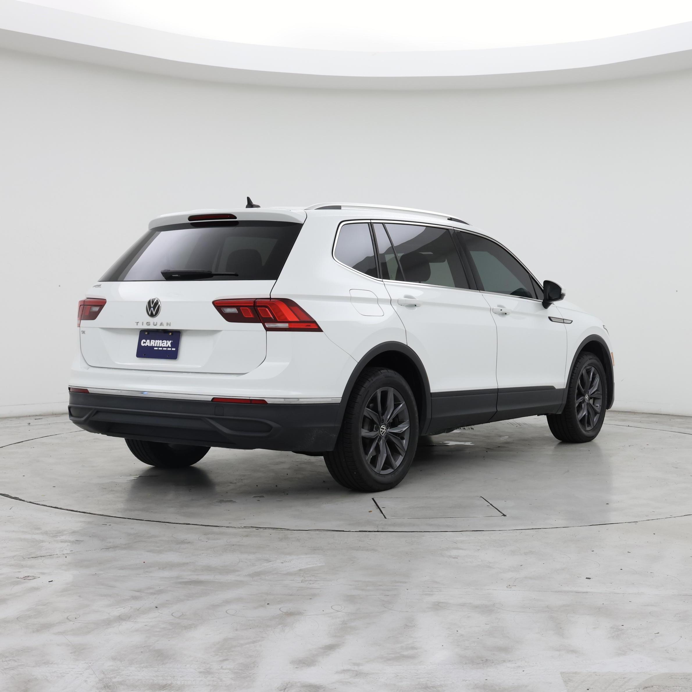 Thumbnail: 2022 Volkswagen Tiguan - 8