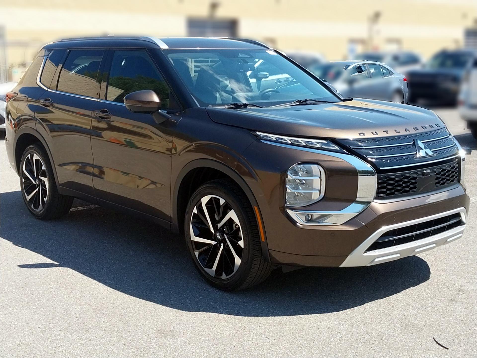 Thumbnail: 2024 Mitsubishi Outlander - 1