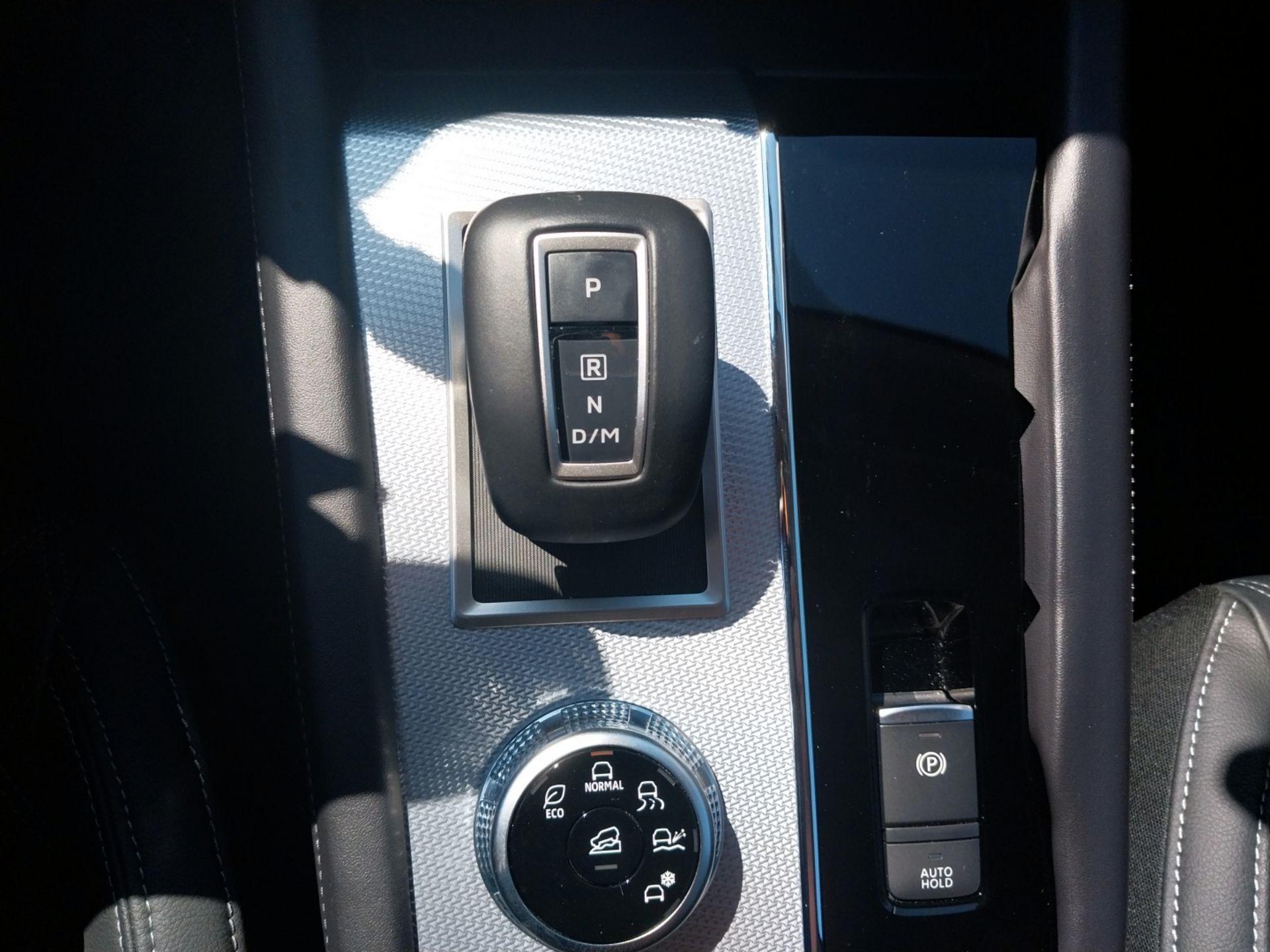 Thumbnail: 2024 Mitsubishi Outlander - 16