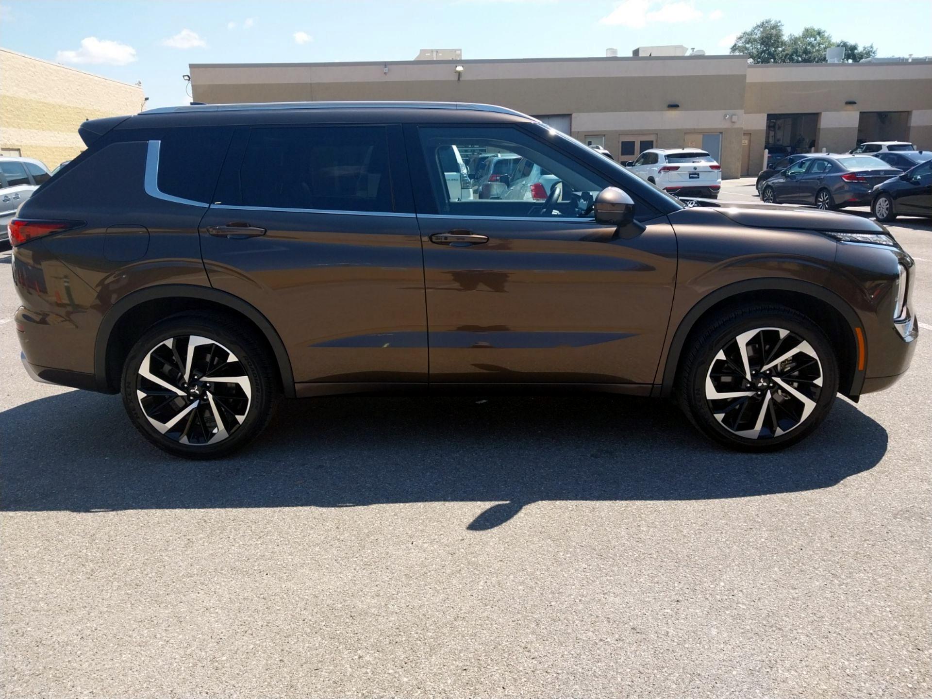 Thumbnail: 2024 Mitsubishi Outlander - 4