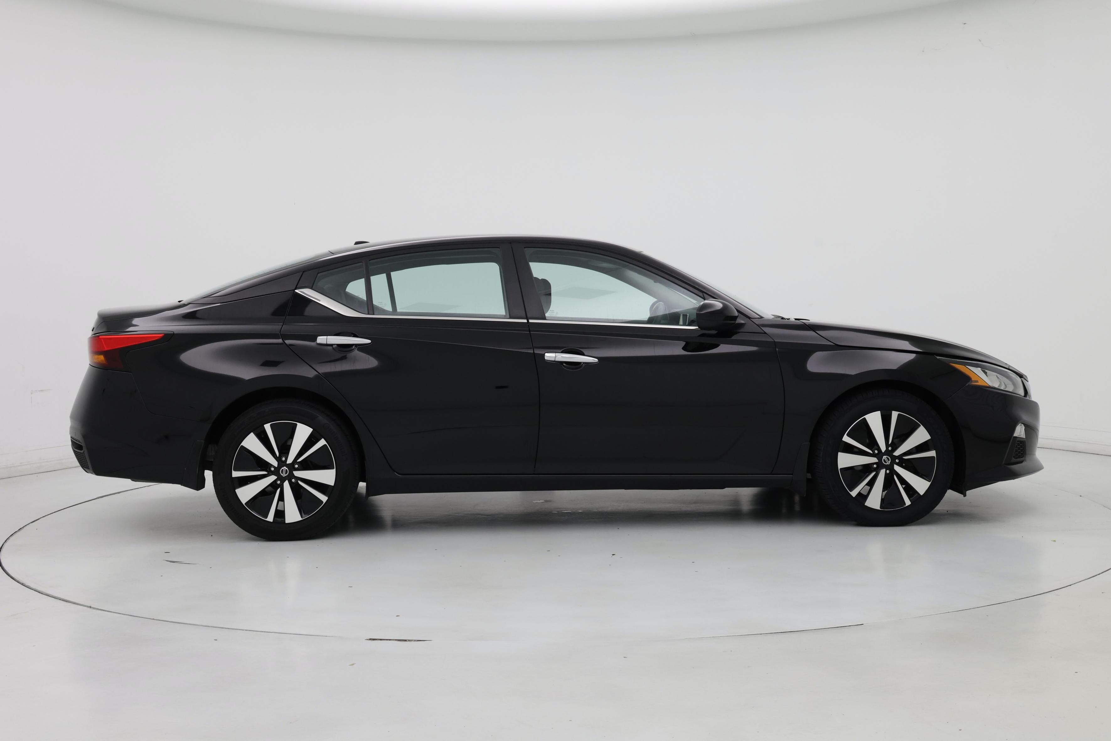 Thumbnail: 2022 Nissan Altima - 7