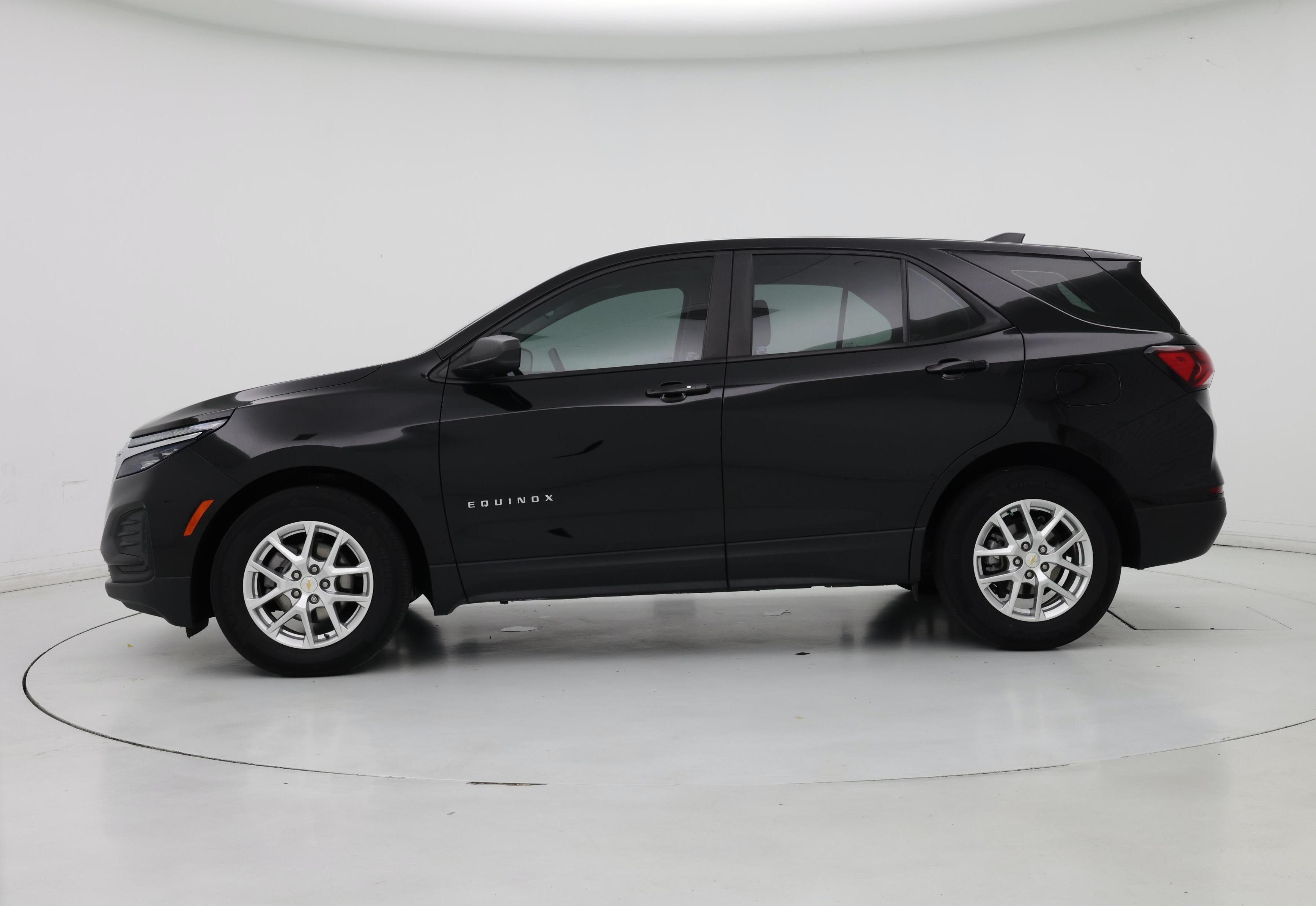 Thumbnail: 2022 Chevrolet Equinox - 3