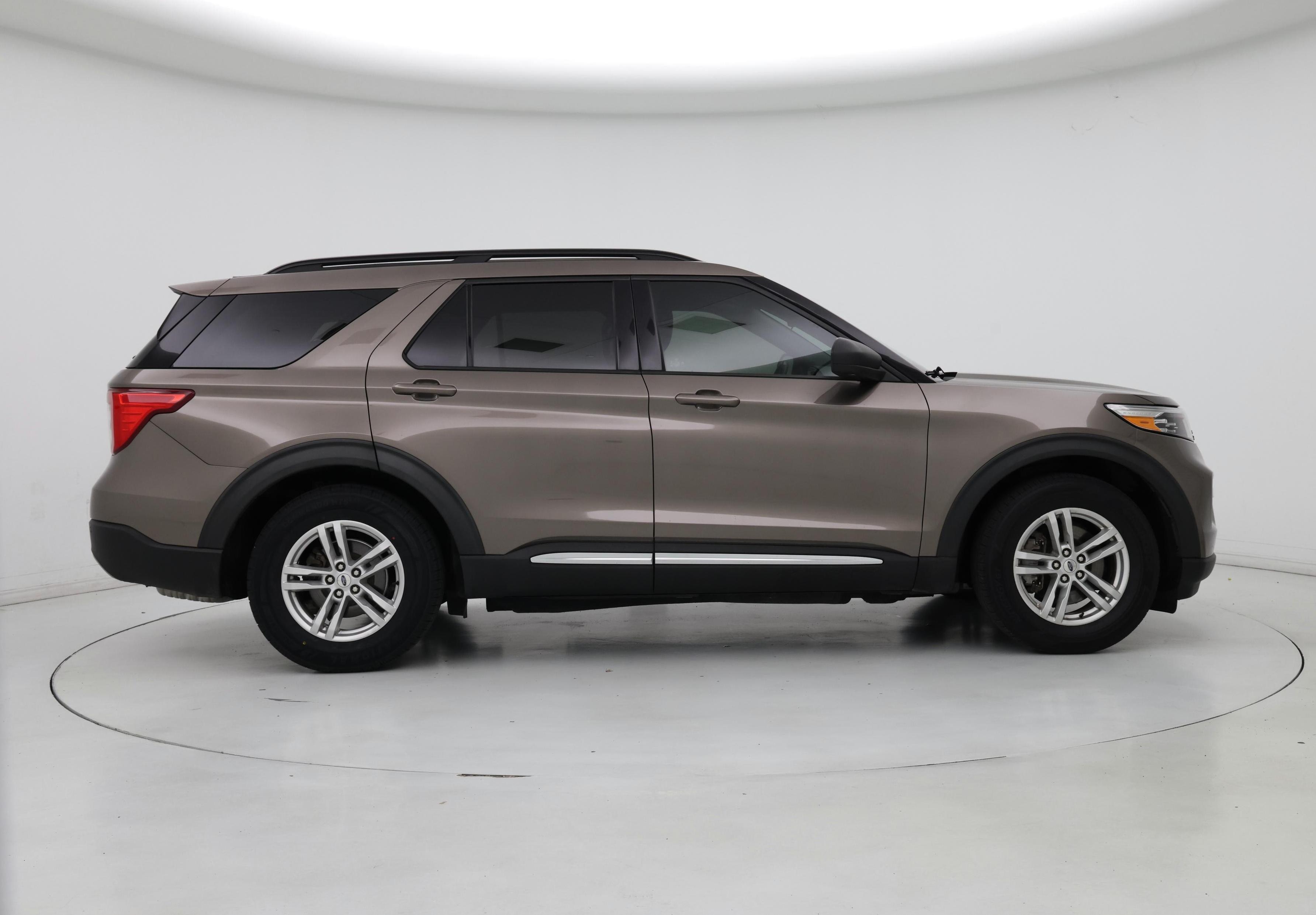 Thumbnail: 2021 Ford Explorer - 7