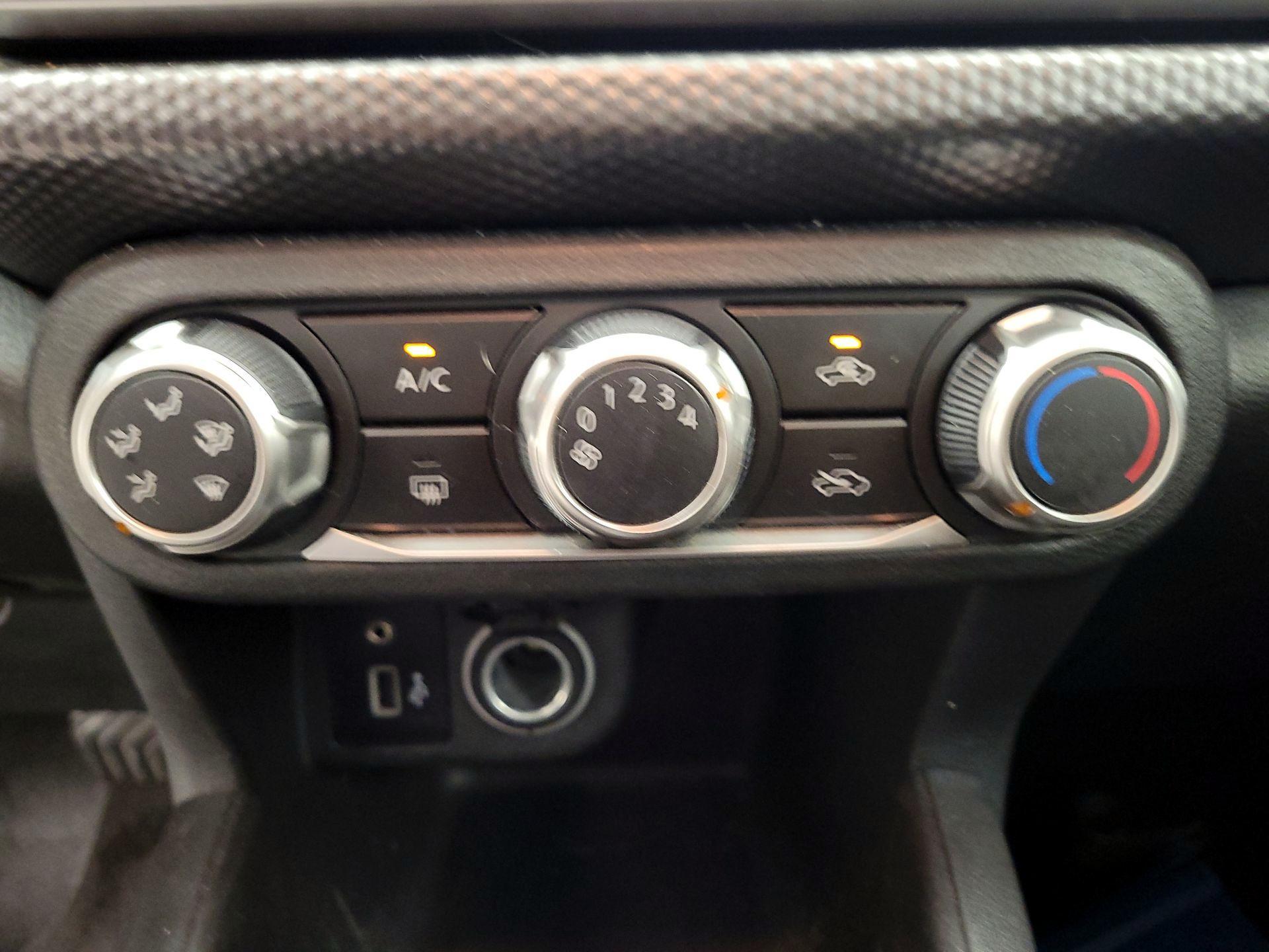 Thumbnail: 2020 Nissan Kicks - 14