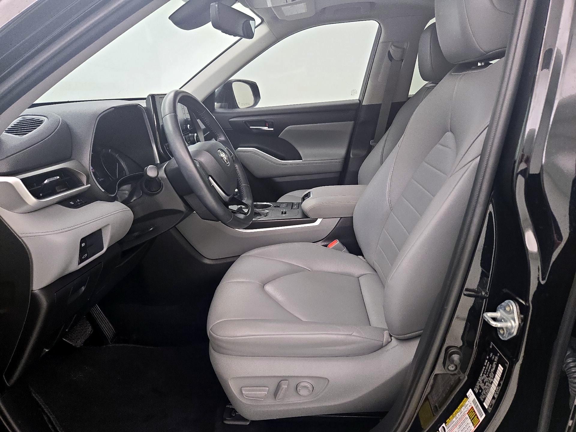 Thumbnail: 2021 Toyota Highlander - 11