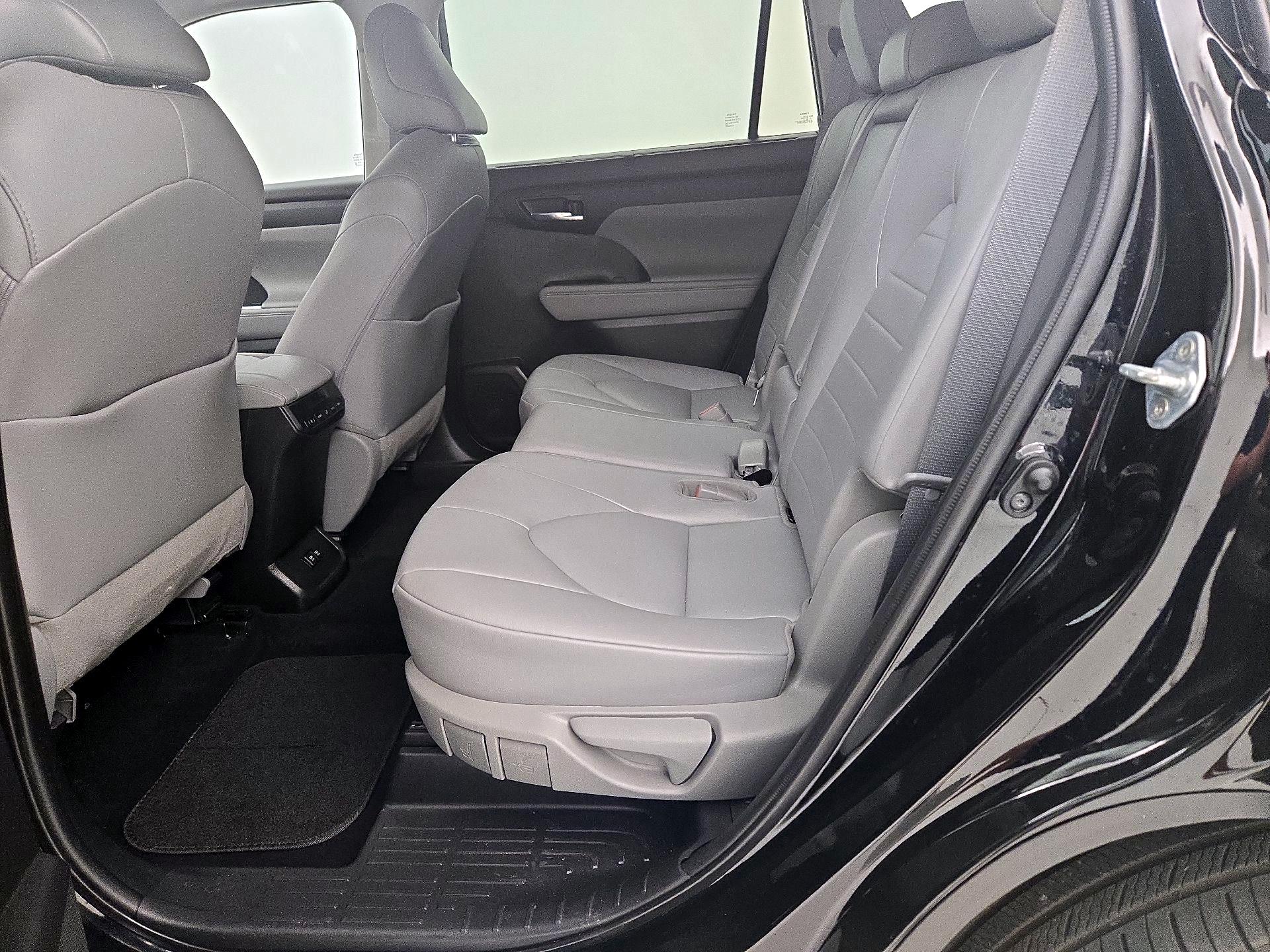 Thumbnail: 2021 Toyota Highlander - 20
