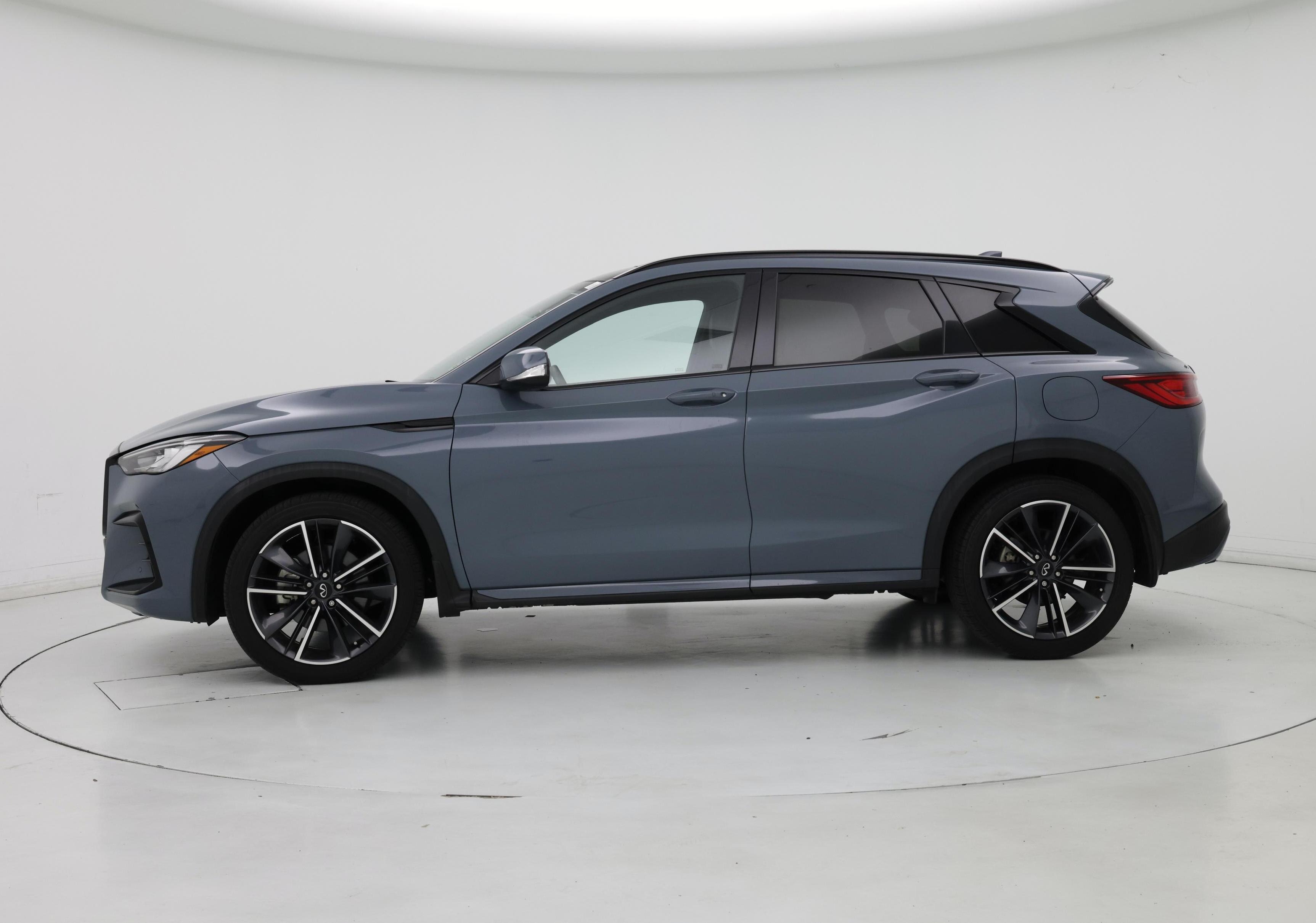 Thumbnail: 2023 INFINITI QX50 - 3