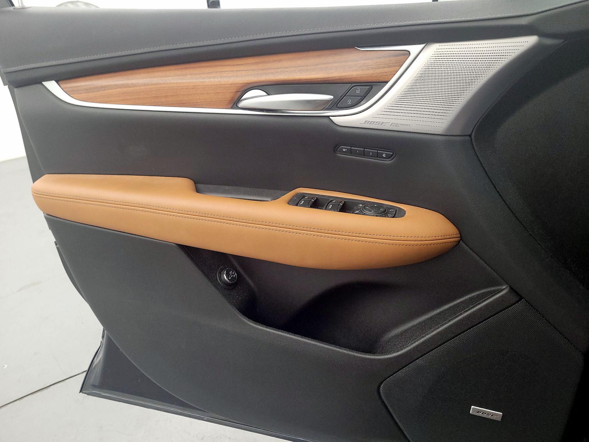 Thumbnail: 2023 Cadillac XT5 - 12