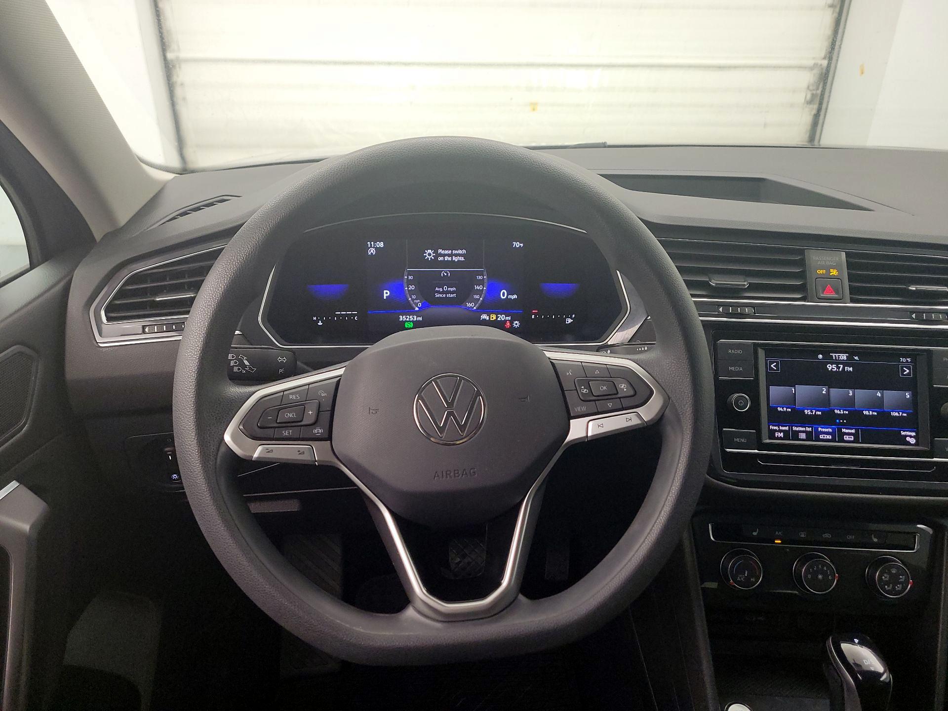 Thumbnail: 2022 Volkswagen Tiguan - 10