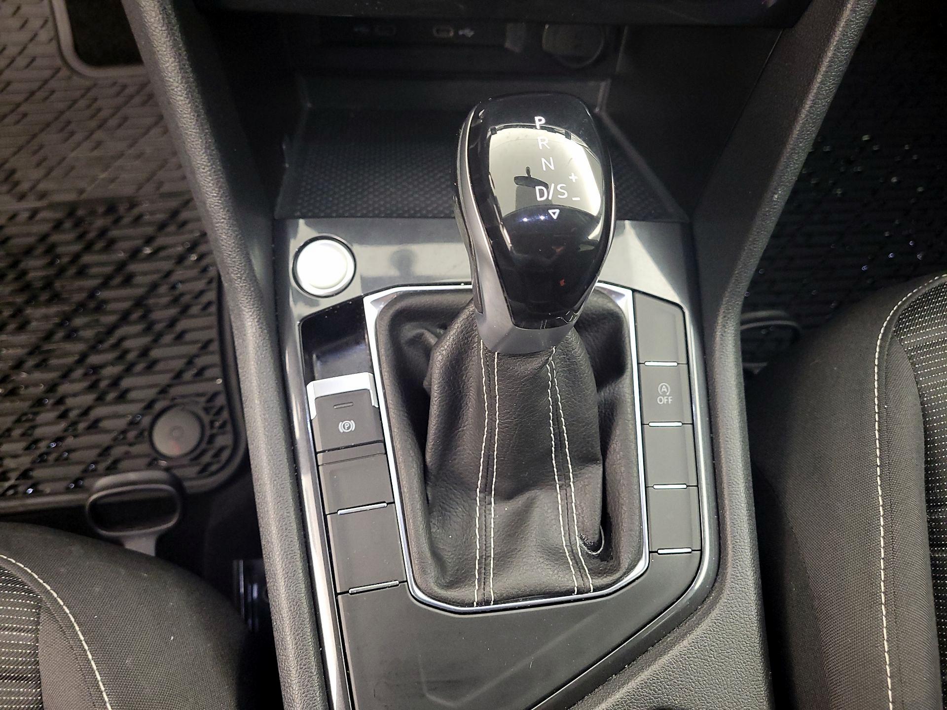 Thumbnail: 2022 Volkswagen Tiguan - 16