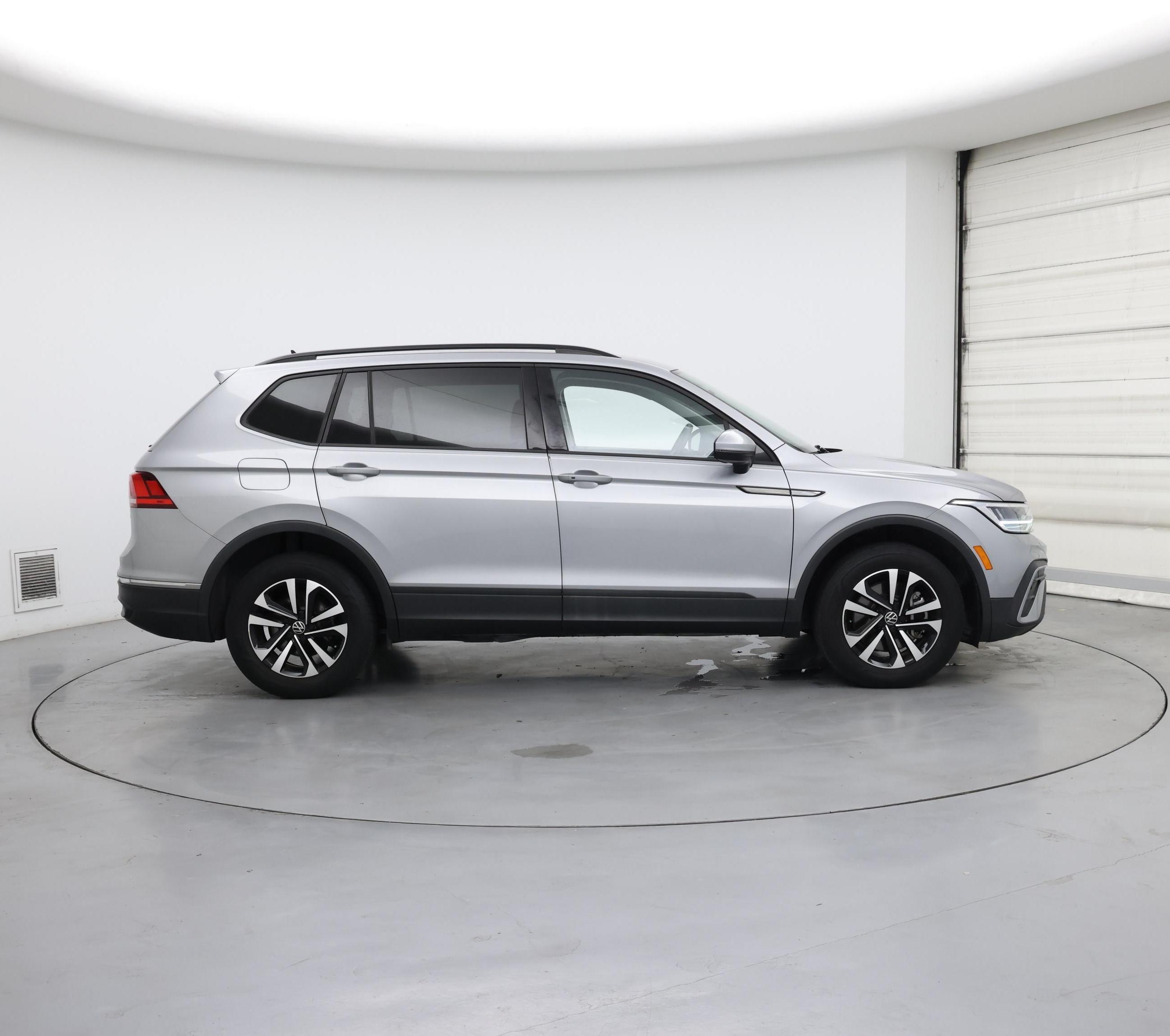 Thumbnail: 2022 Volkswagen Tiguan - 7