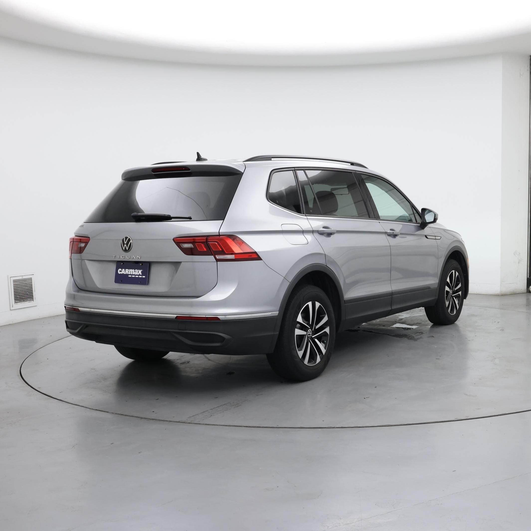 Thumbnail: 2022 Volkswagen Tiguan - 8