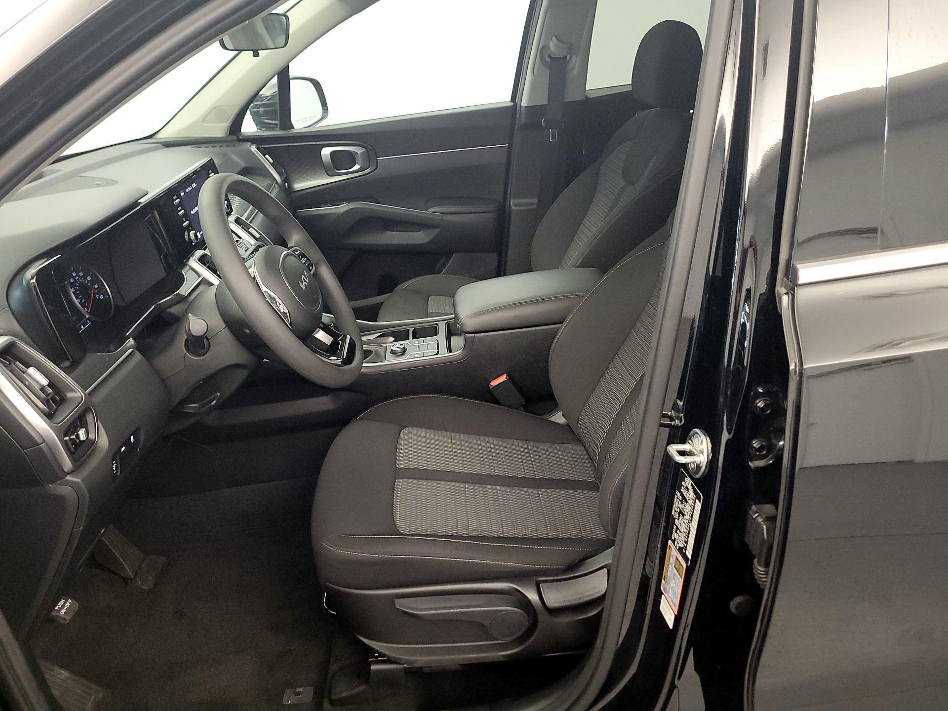 Thumbnail: 2023 Kia Sorento - 11