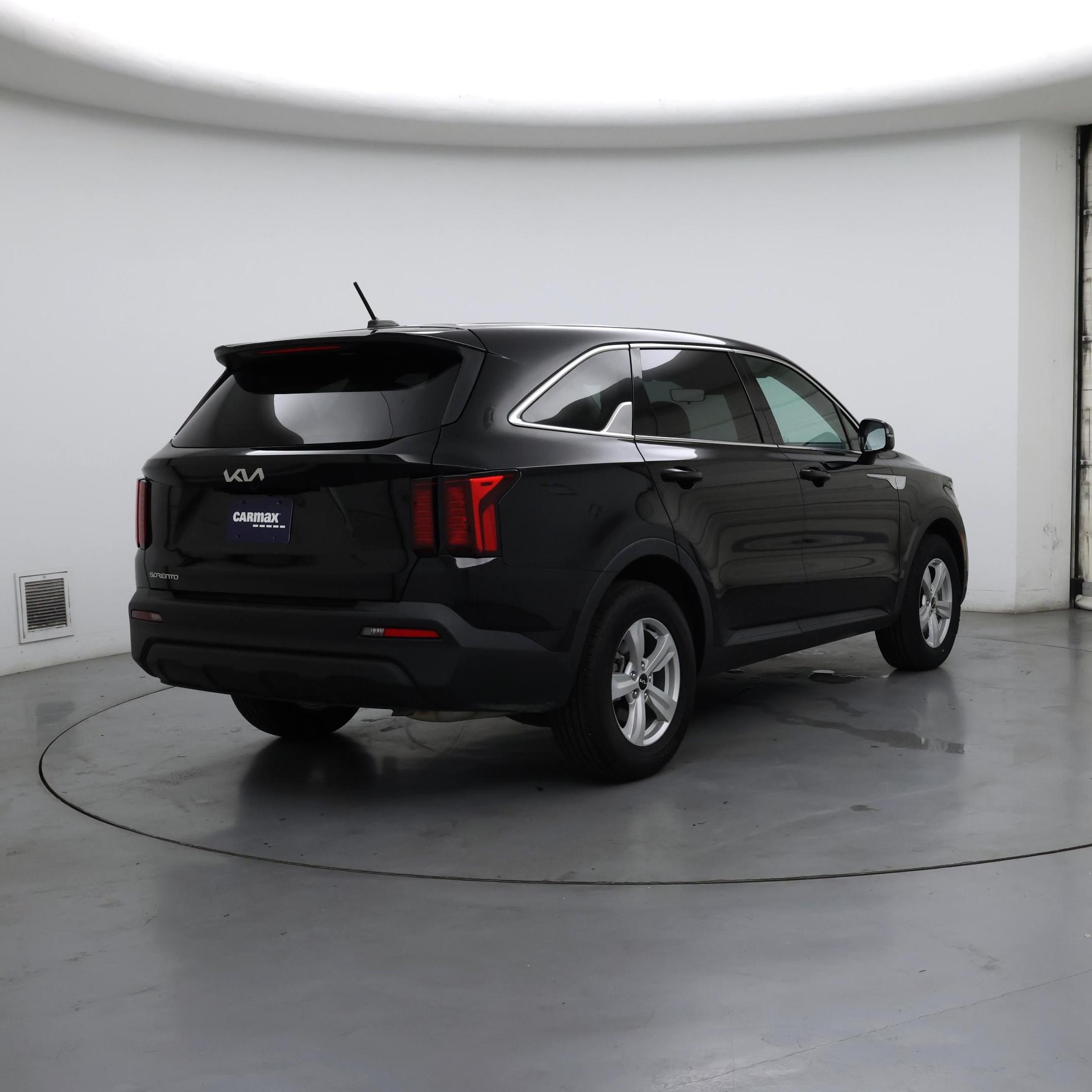 Thumbnail: 2023 Kia Sorento - 8