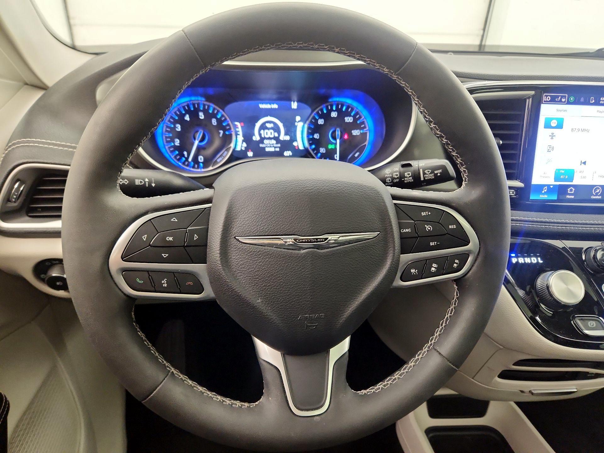 Thumbnail: 2022 Chrysler Pacifica - 10