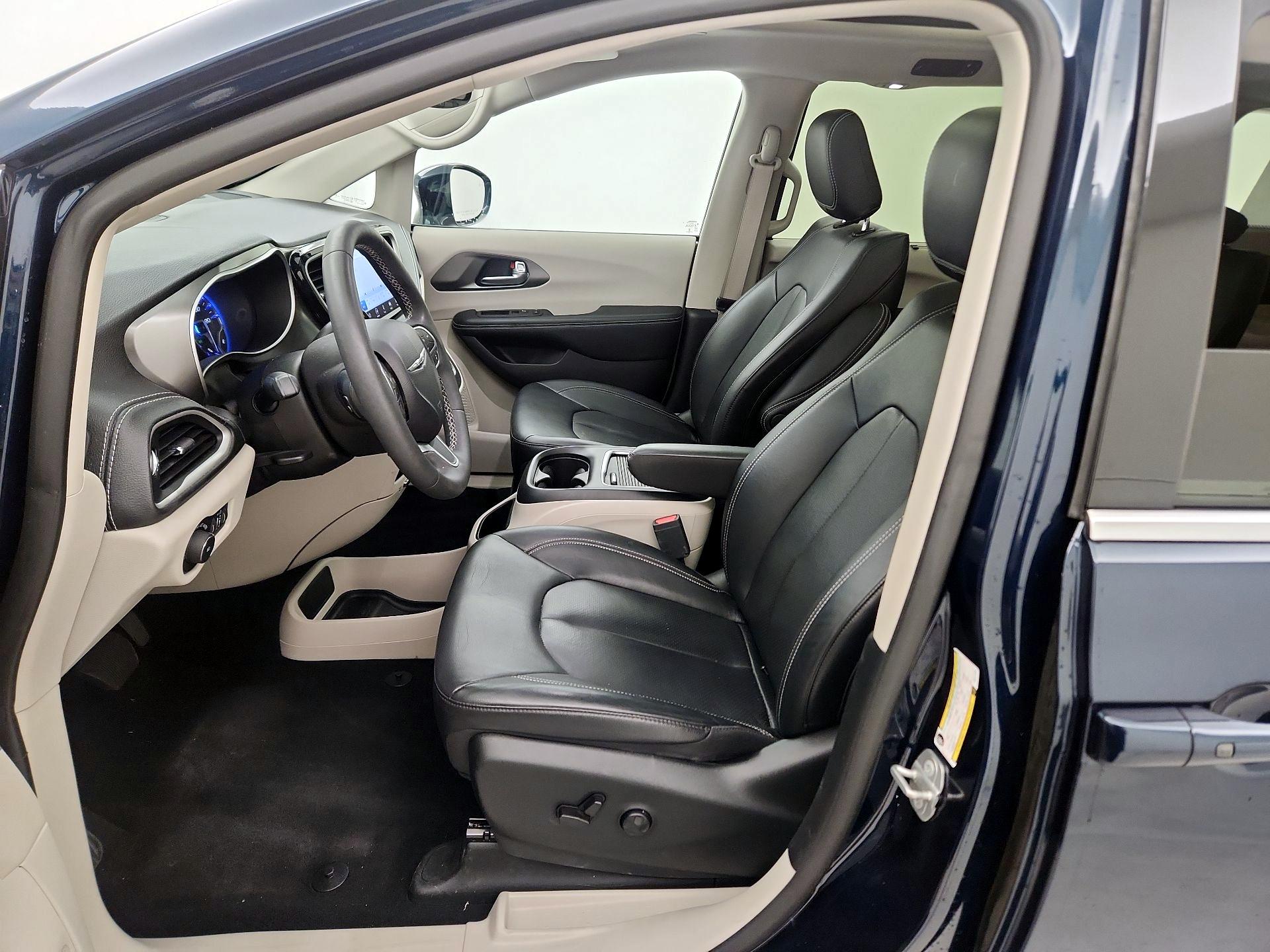Thumbnail: 2022 Chrysler Pacifica - 11