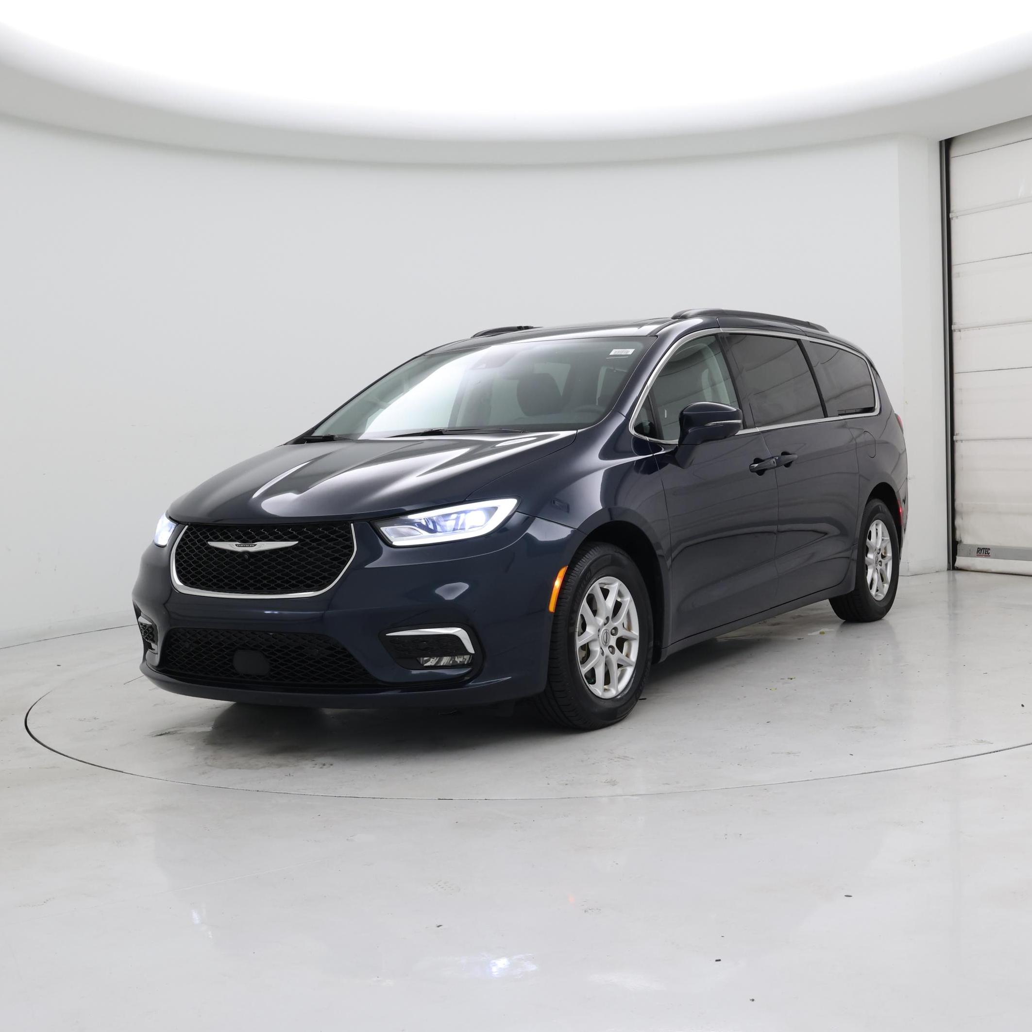 Thumbnail: 2022 Chrysler Pacifica - 4