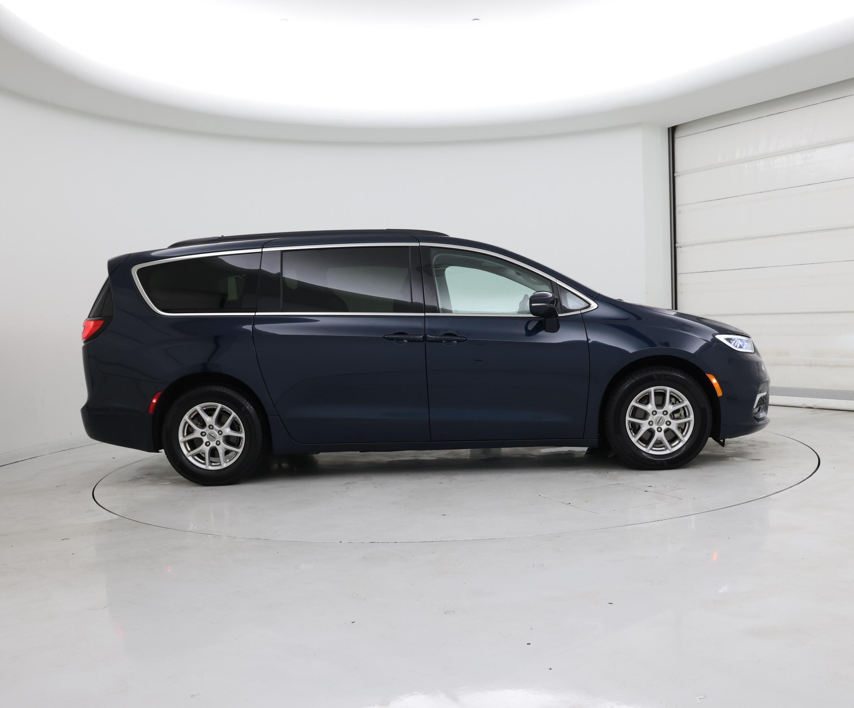 Thumbnail: 2022 Chrysler Pacifica - 7