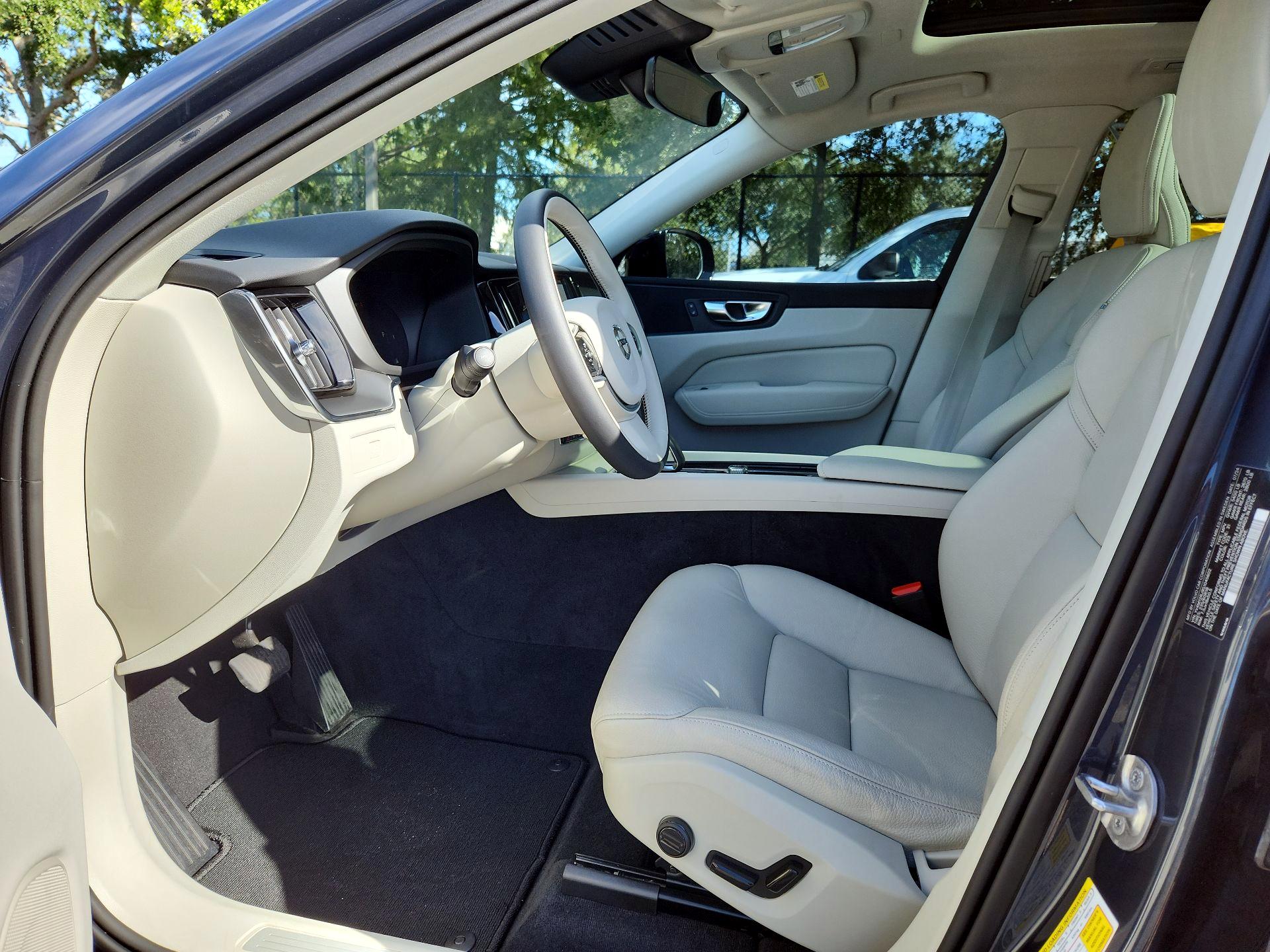 Thumbnail: 2025 Volvo XC60 - 9