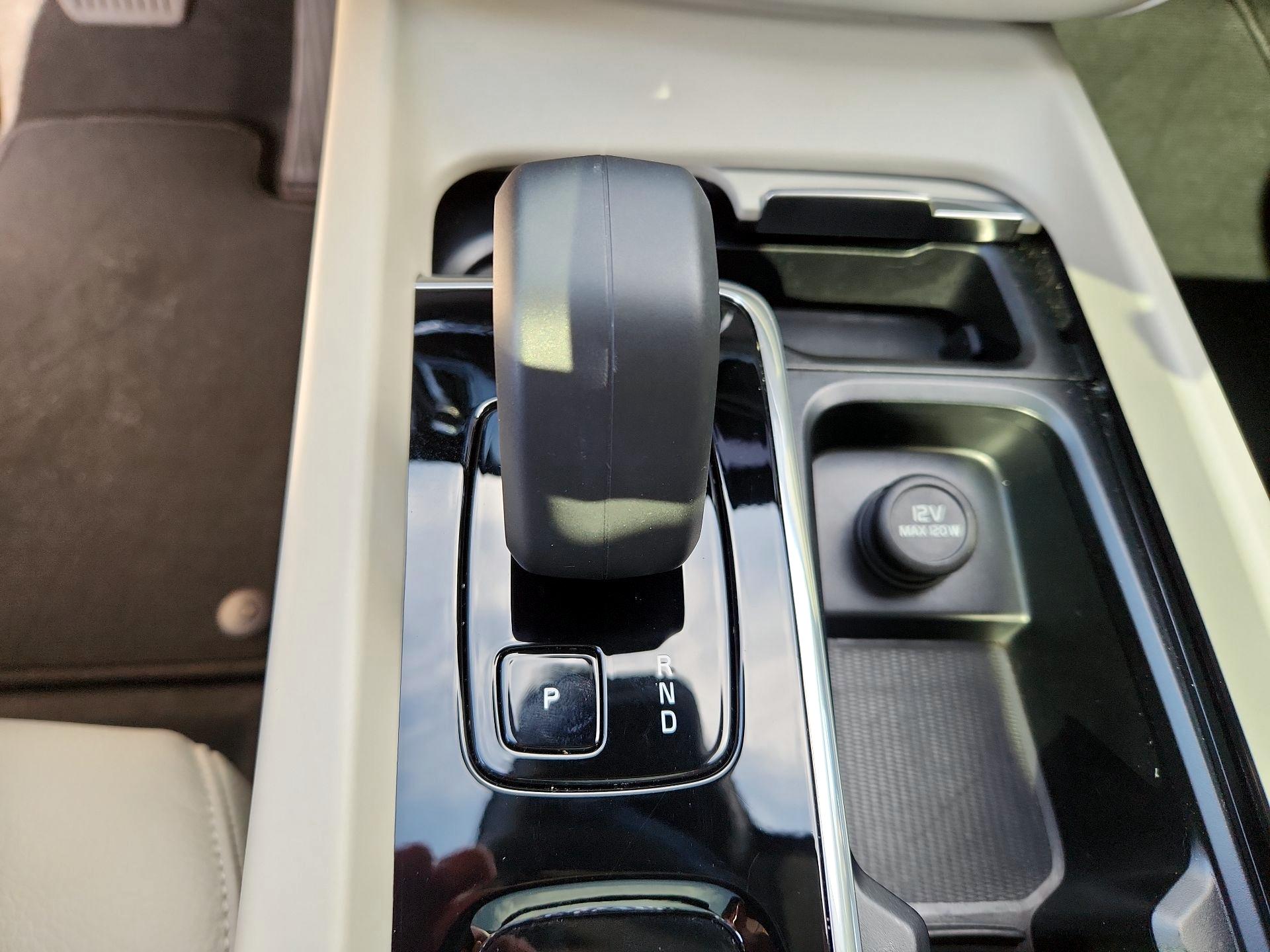 Thumbnail: 2025 Volvo XC60 - 16