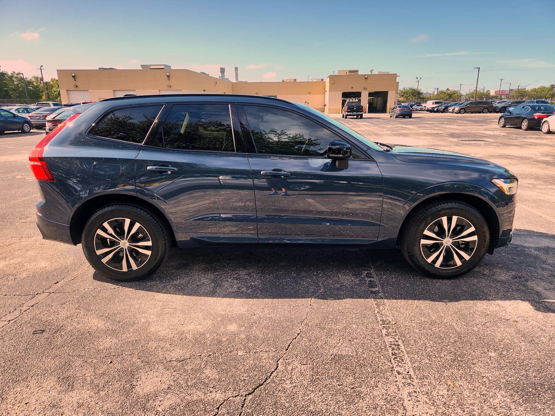 Thumbnail: 2025 Volvo XC60 - 4