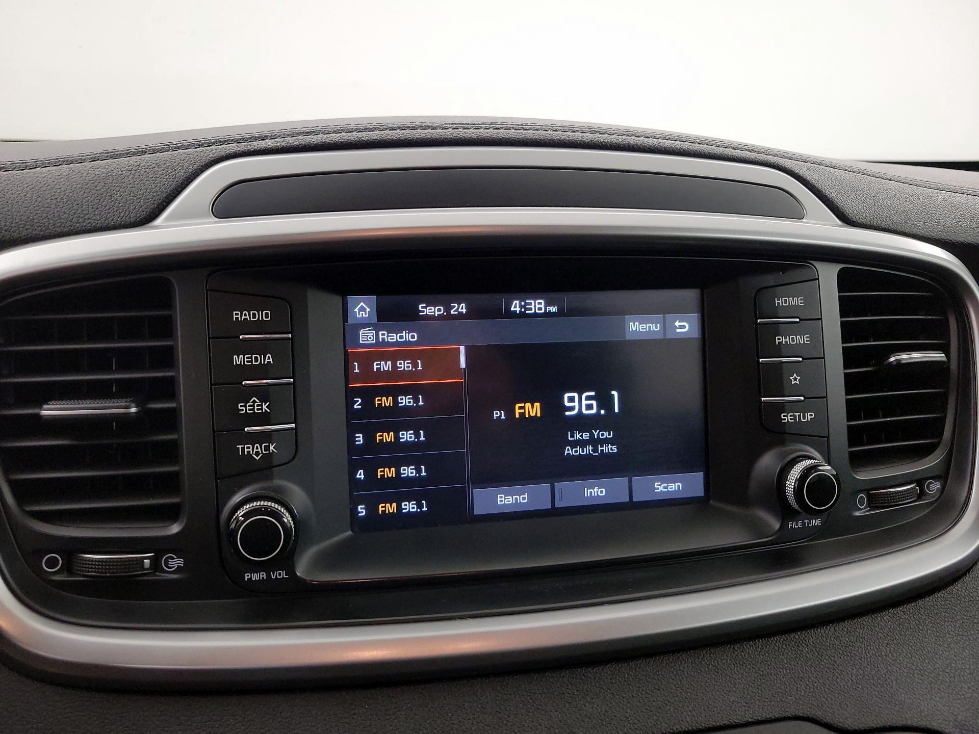Thumbnail: 2020 Kia Sorento - 15