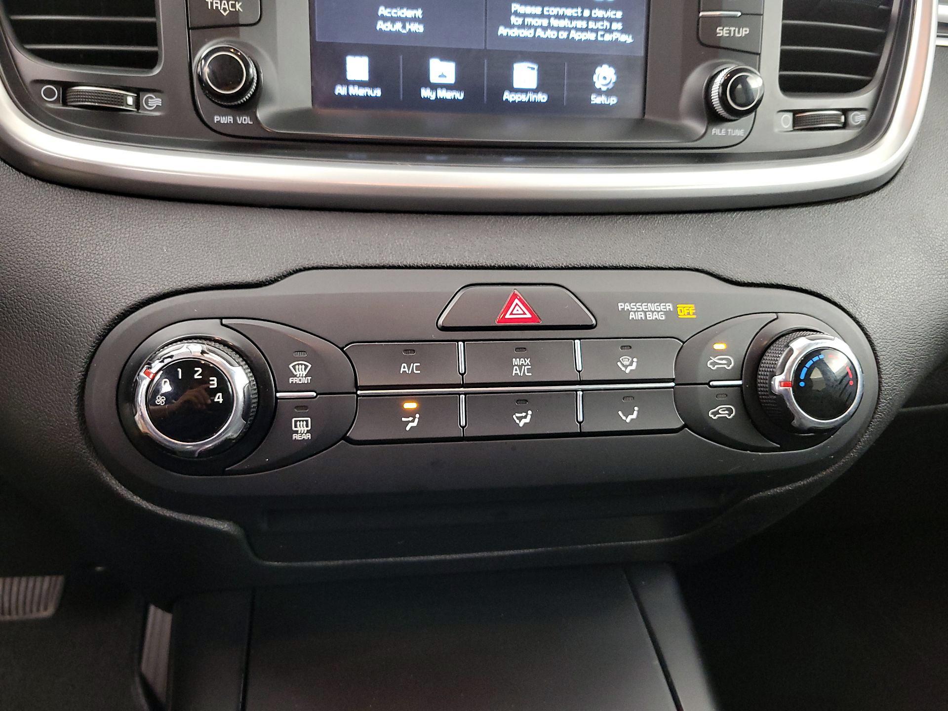 Thumbnail: 2020 Kia Sorento - 16