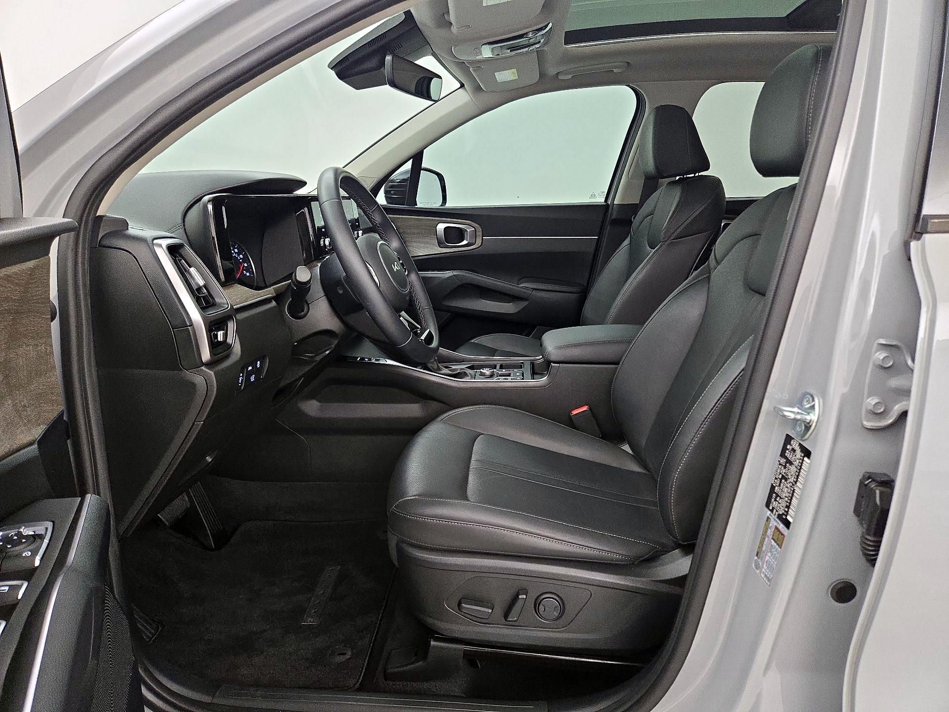 Thumbnail: 2023 Kia Sorento - 11