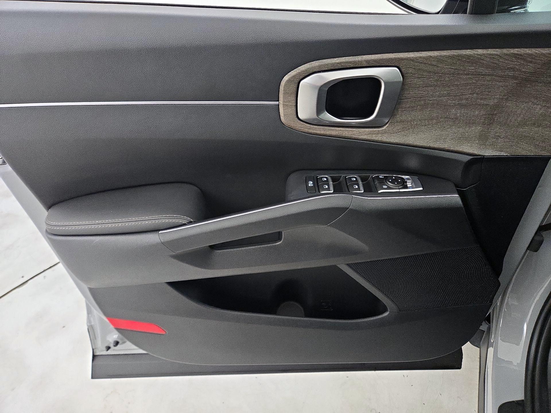 Thumbnail: 2023 Kia Sorento - 12