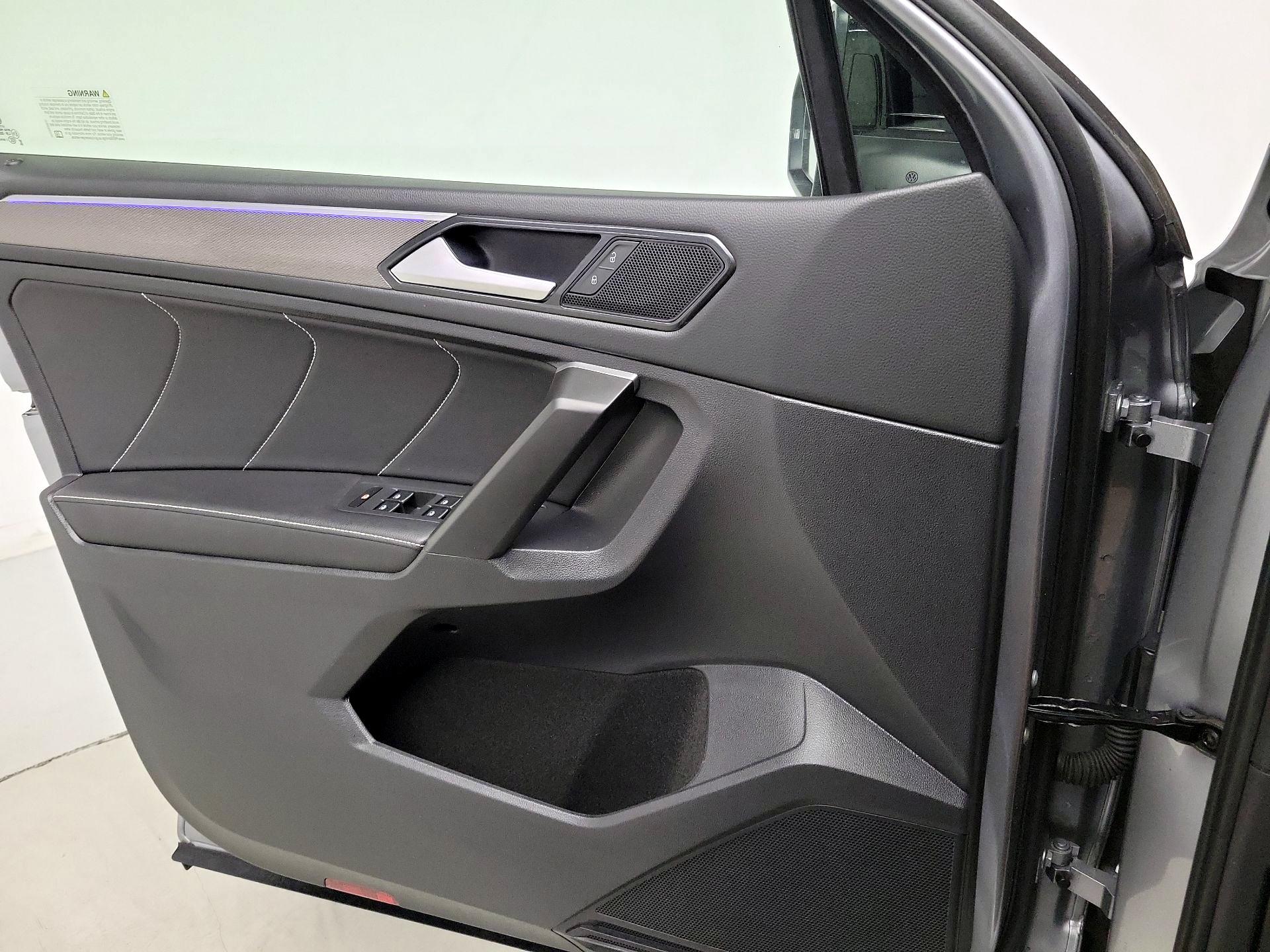 Thumbnail: 2023 Volkswagen Tiguan - 12