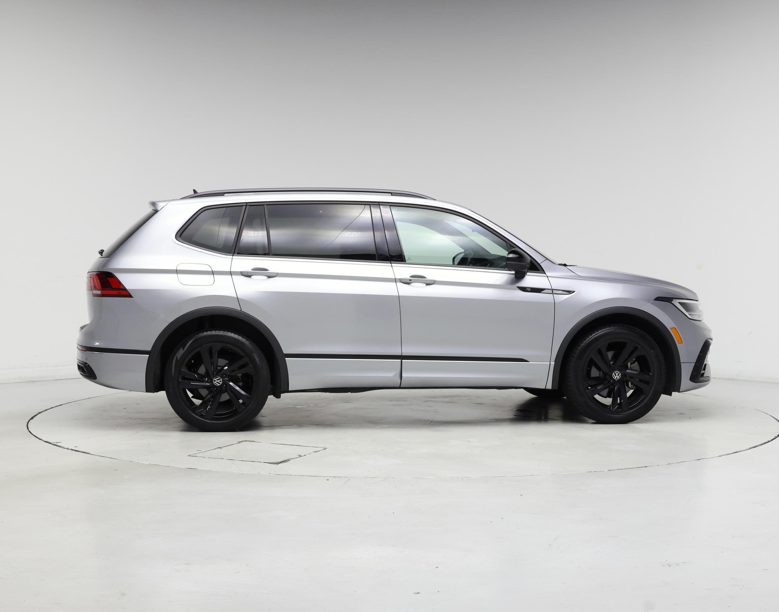 Thumbnail: 2023 Volkswagen Tiguan - 7