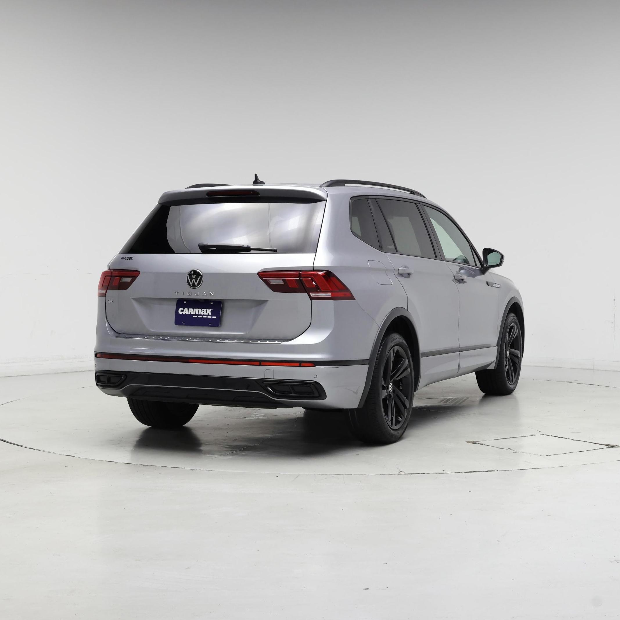 Thumbnail: 2023 Volkswagen Tiguan - 8