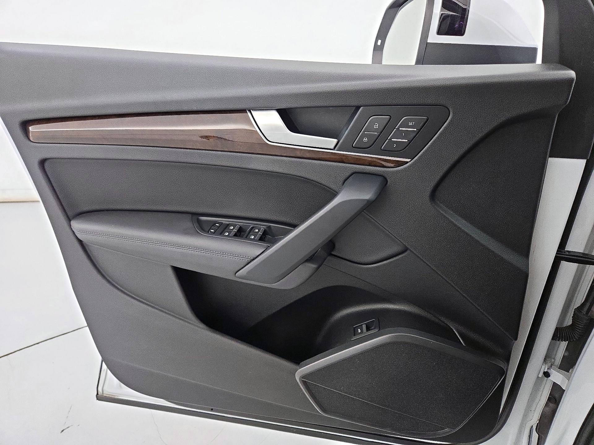 Thumbnail: 2020 Audi Q5 - 12