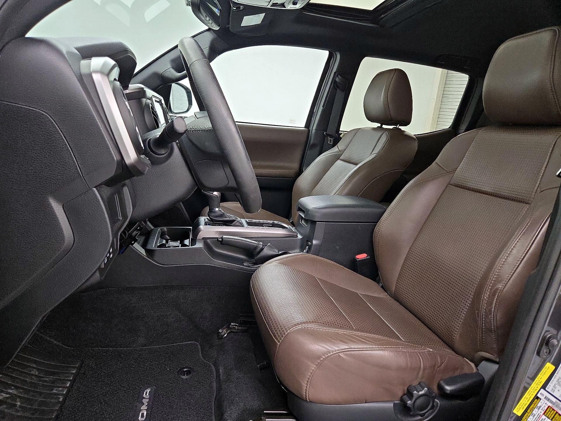 Thumbnail: 2016 Toyota Tacoma - 11