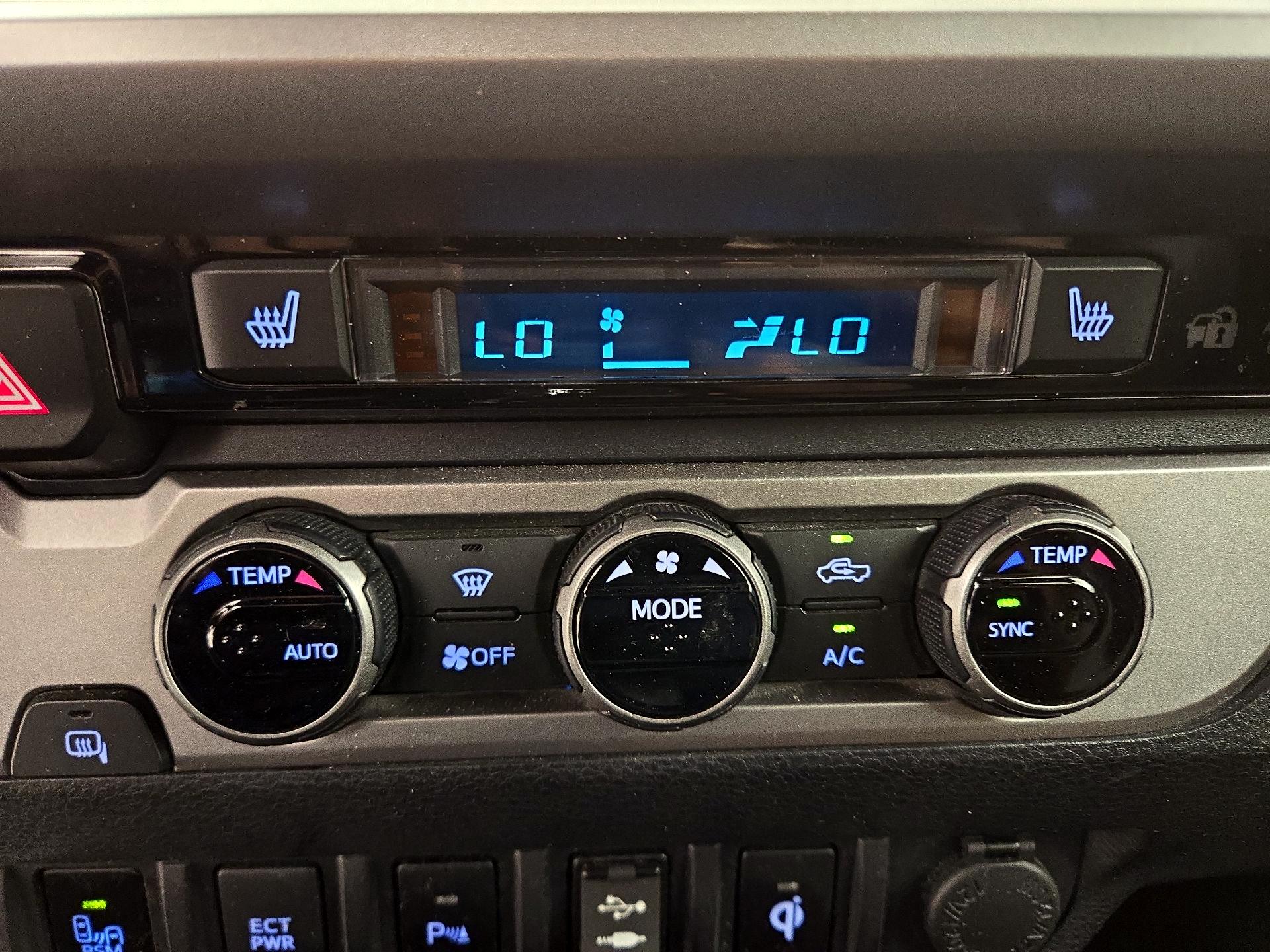 Thumbnail: 2016 Toyota Tacoma - 17