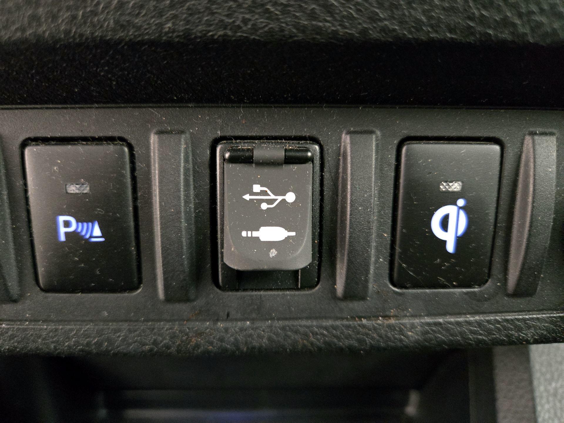 Thumbnail: 2016 Toyota Tacoma - 19