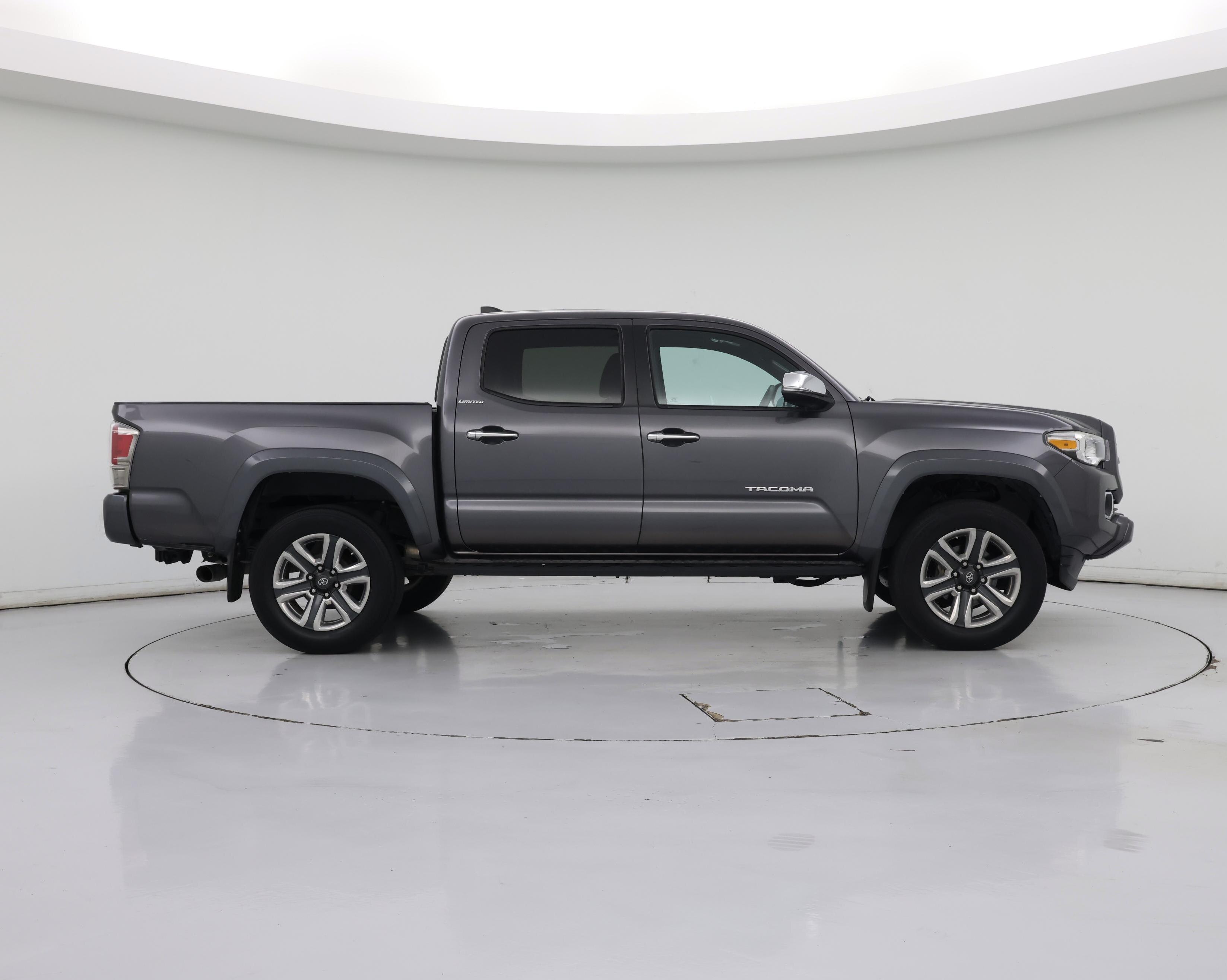 Thumbnail: 2016 Toyota Tacoma - 7