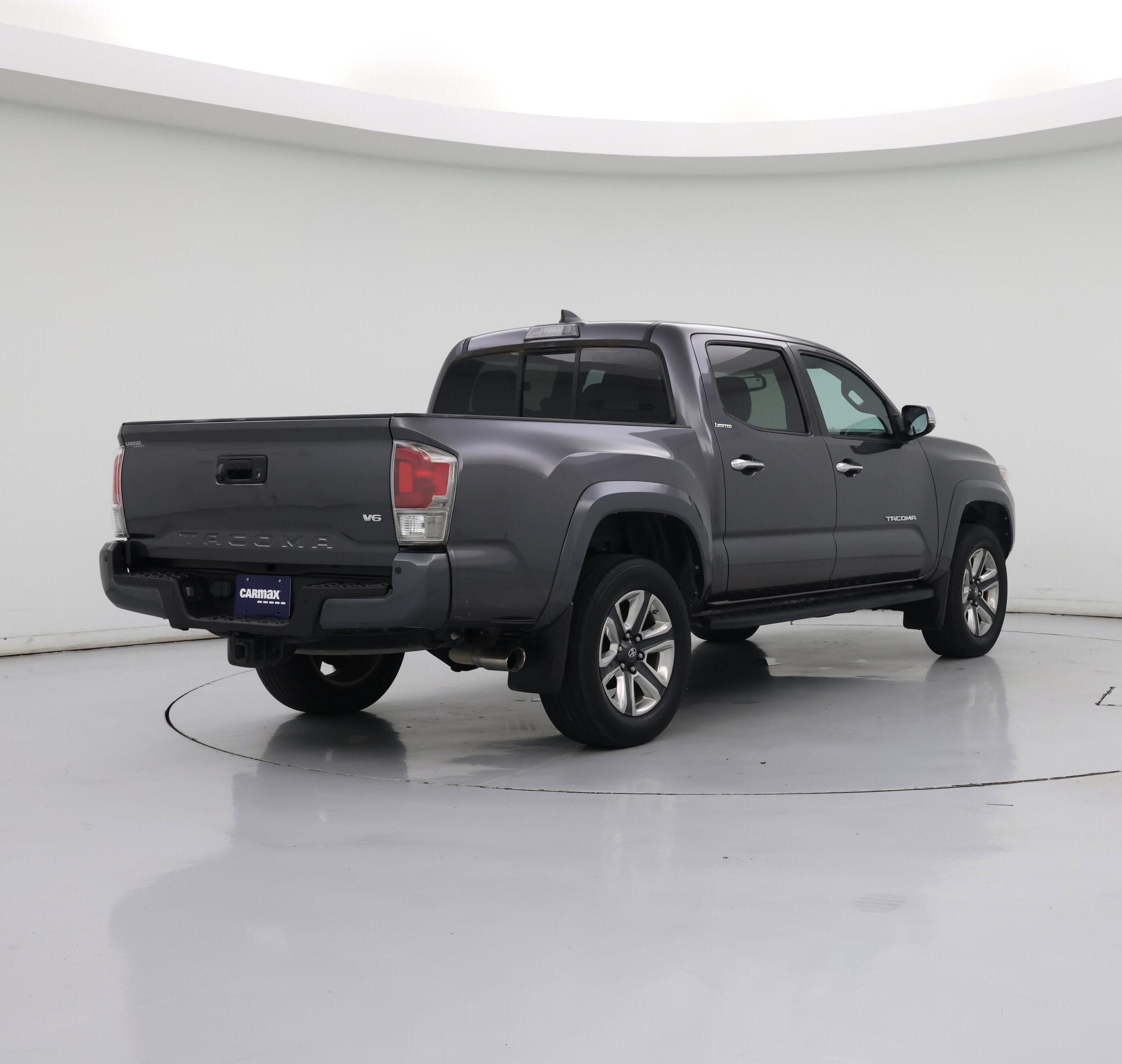Thumbnail: 2016 Toyota Tacoma - 8