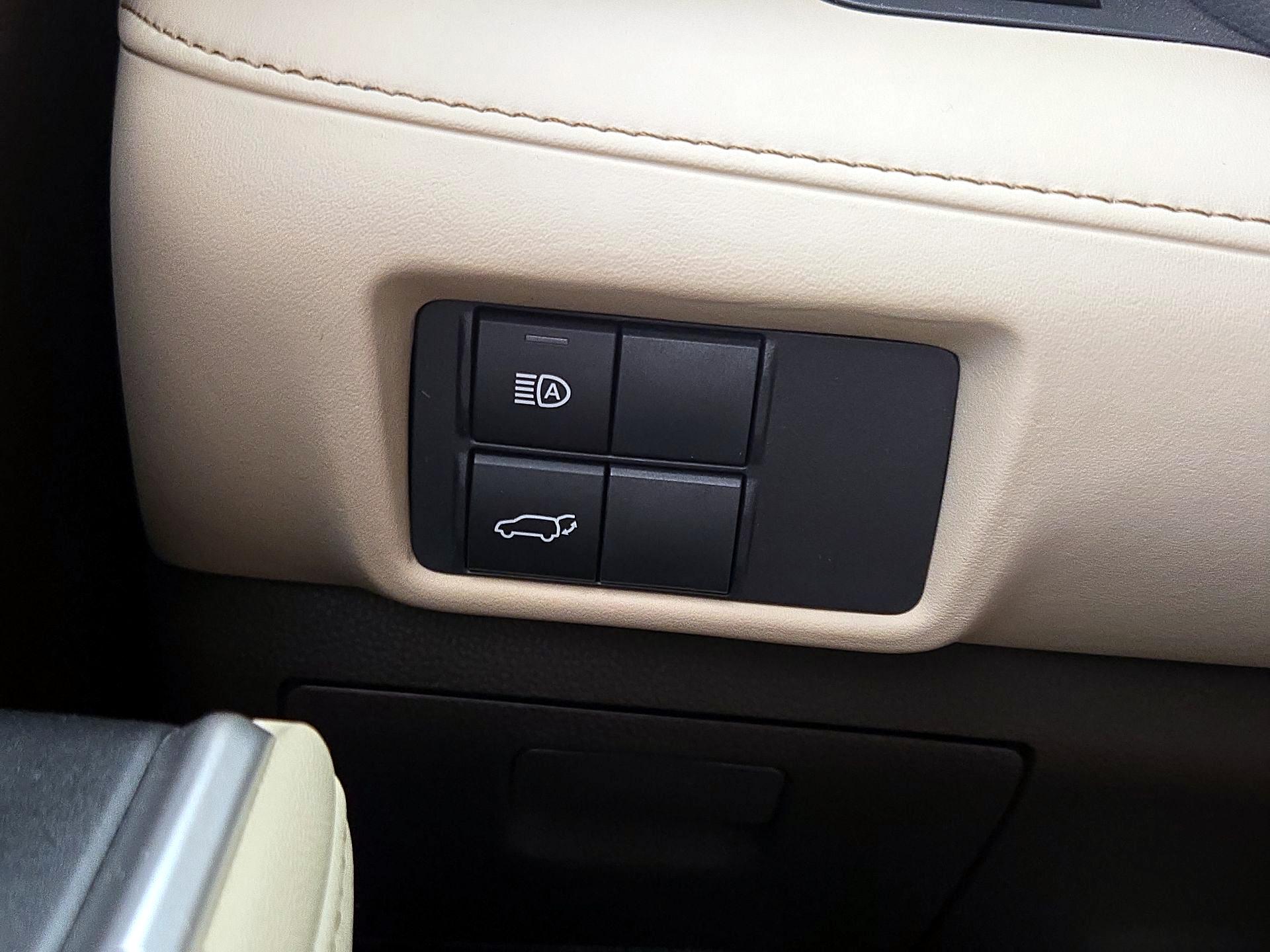 Thumbnail: 2020 Toyota Highlander - 13