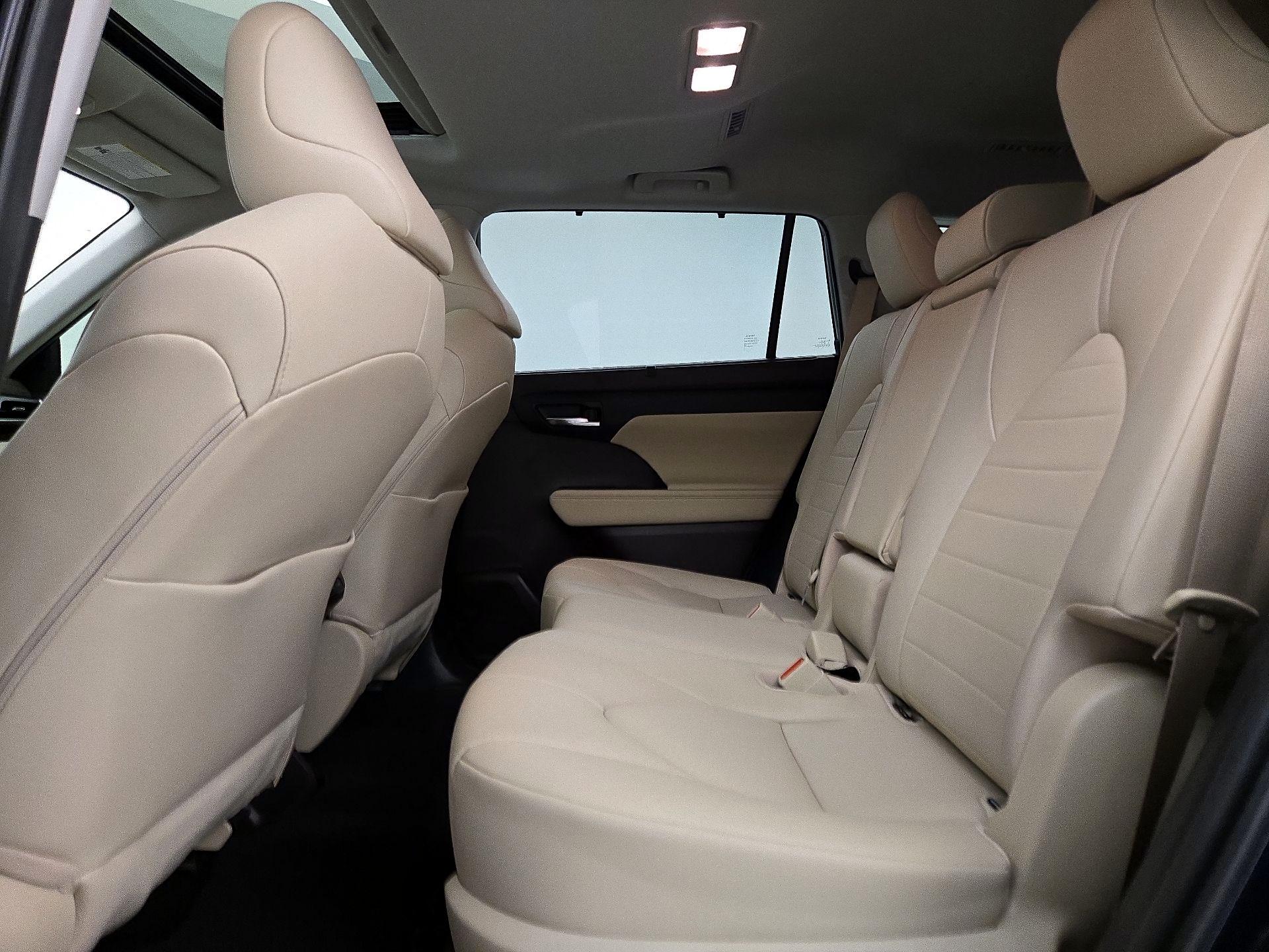 Thumbnail: 2020 Toyota Highlander - 20